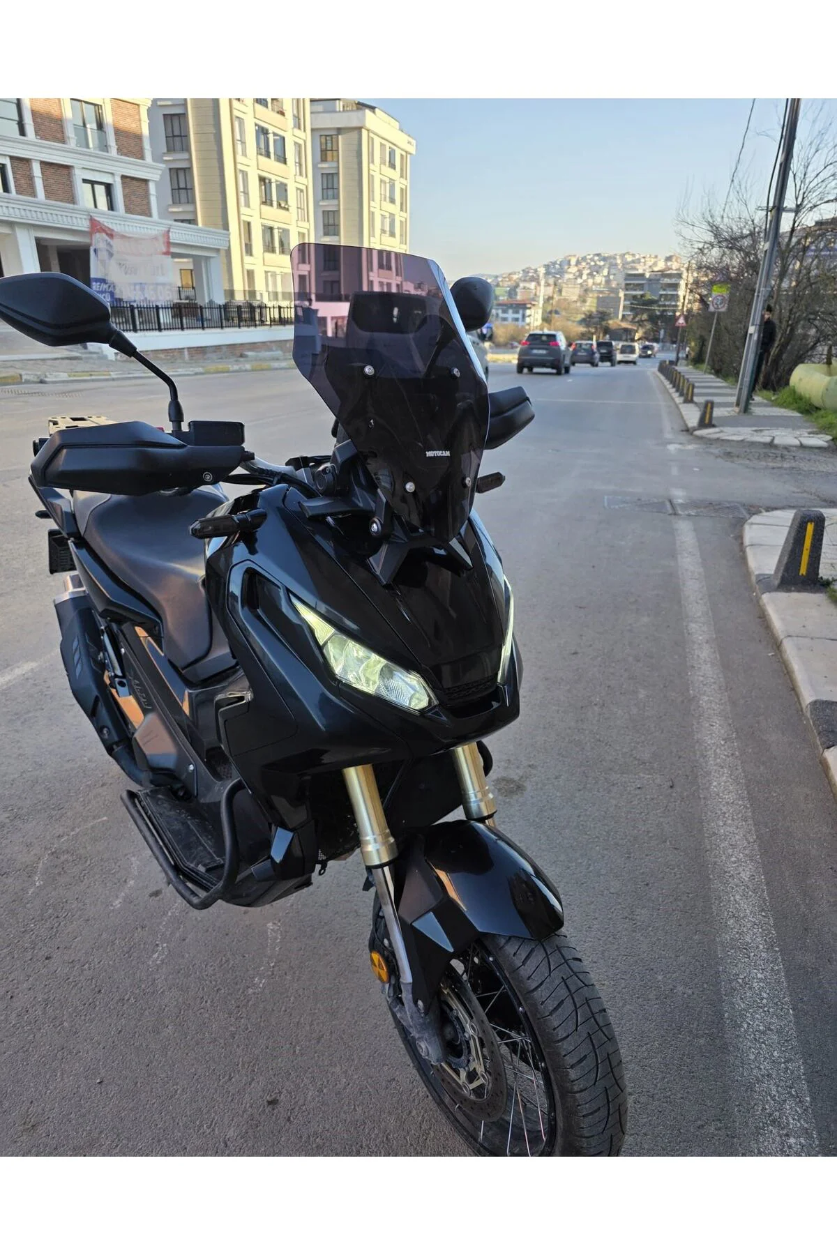 Honda Adv 350 Ön Cam 2023-2026 Model 43cm Siyah Renkli 4mm SPORTİ
