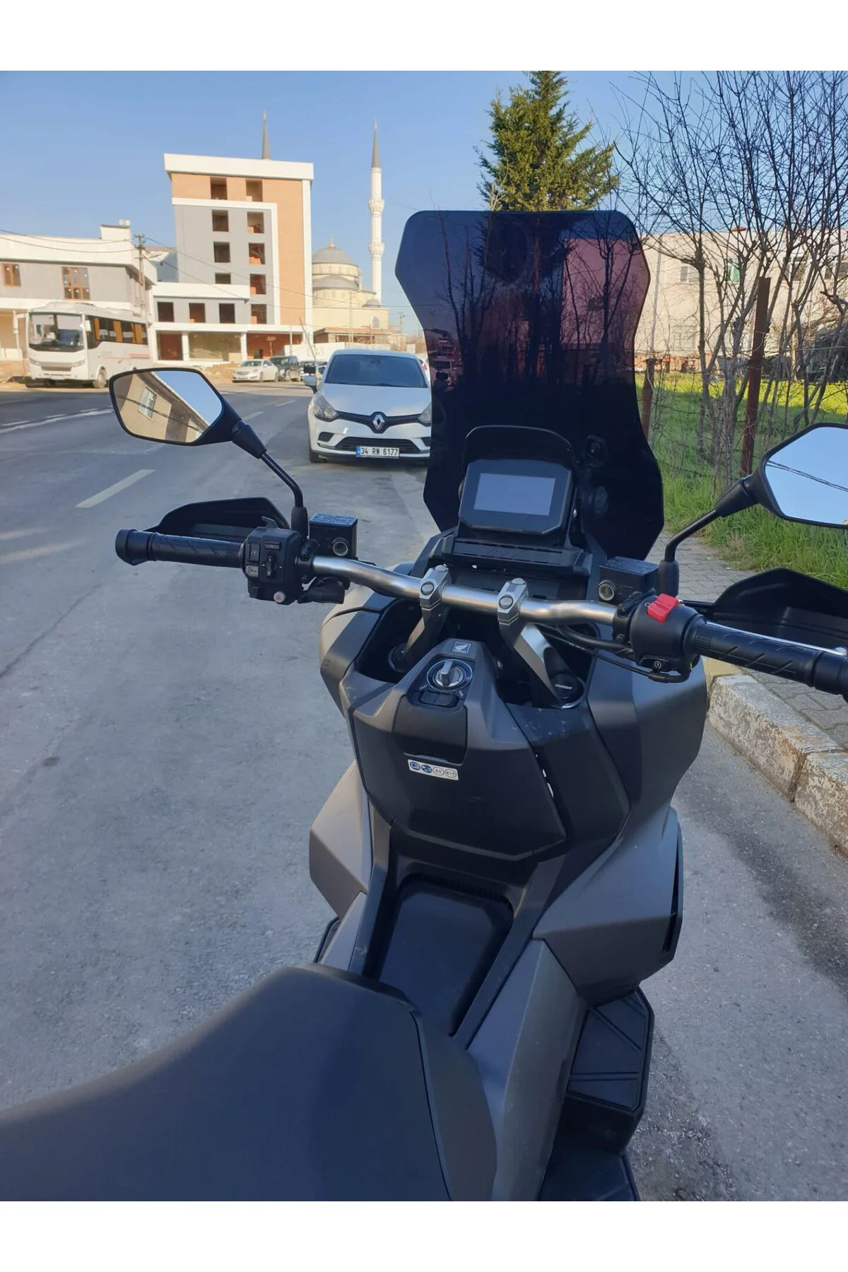 Honda Adv 350 Ön Cam 2023-2026 Model 60cm Siyah Renkli 4mm ORTA B