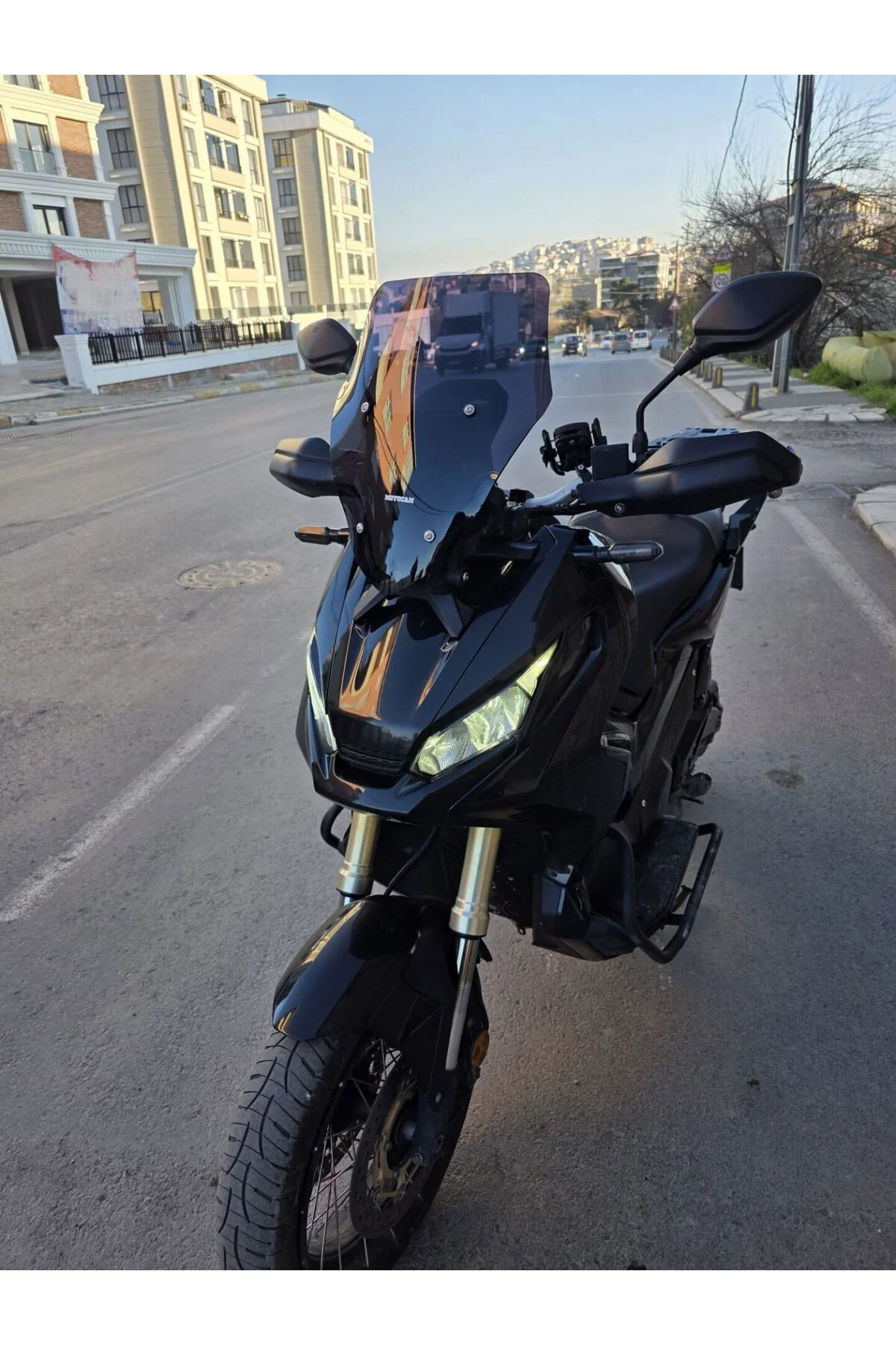 Honda Adv 350 Ön Cam 2023-2026 Model 43cm Siyah Renkli 4mm SPORTİ
