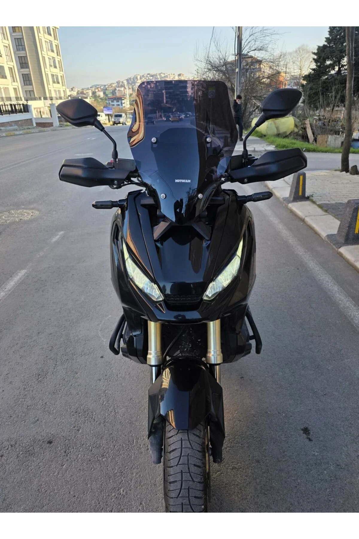 Honda Adv 350 Ön Cam 2023-2026 Model 43cm Siyah Renkli 4mm SPORTİ