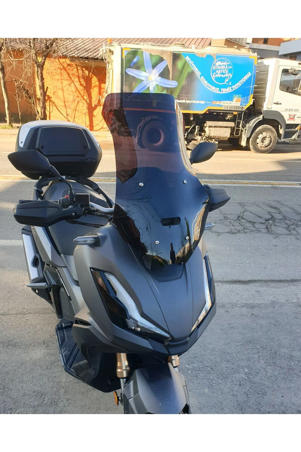 Honda Adv 350 Ön Cam 2023-2026 Model 60cm Siyah Renkli 4mm ORTA B