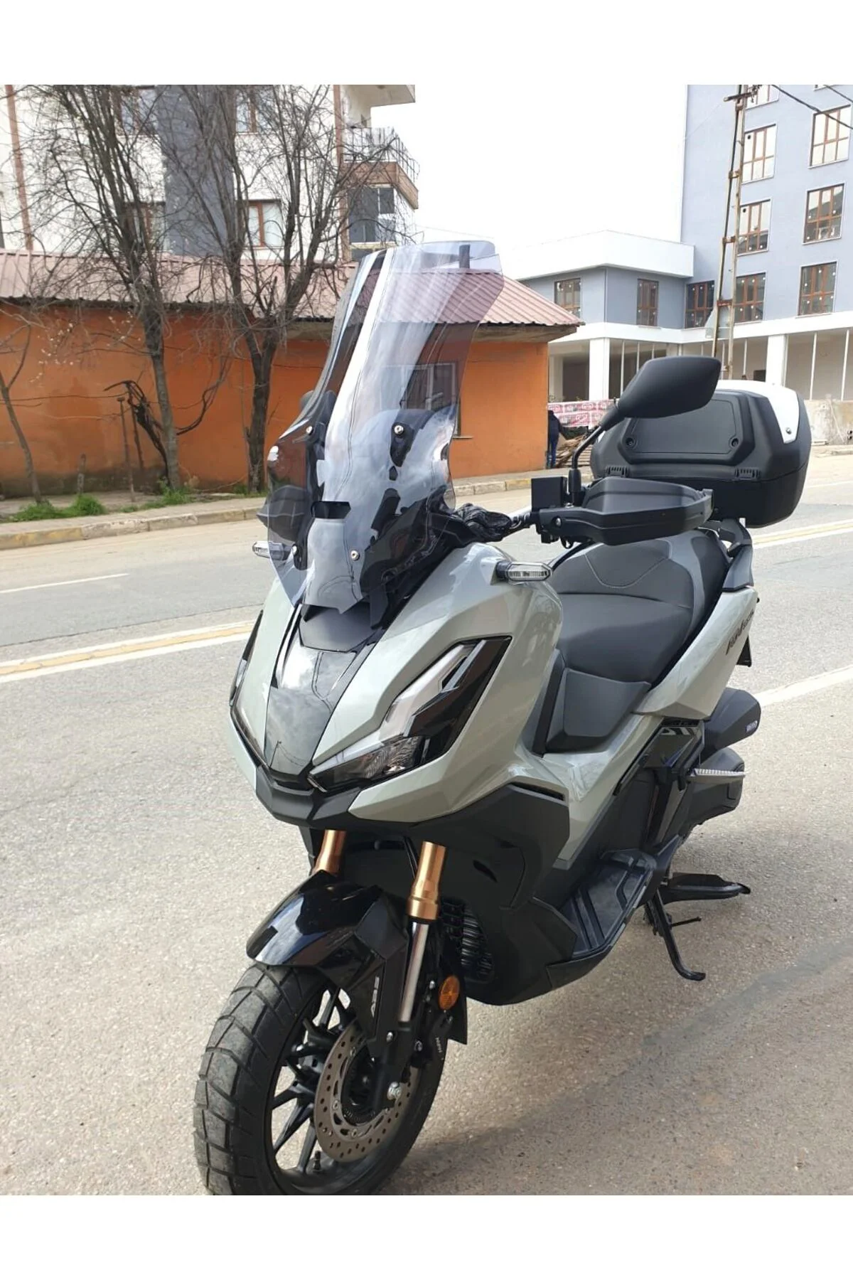 Honda Adv 350 Ön Cam 2023-2026 Model 60cm Füme Renkli 4mm ORTA BO