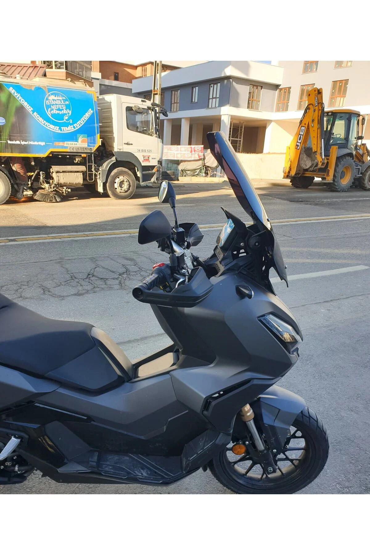 Honda Adv 350 Ön Cam 2023-2026 Model 60cm Siyah Renkli 4mm ORTA B