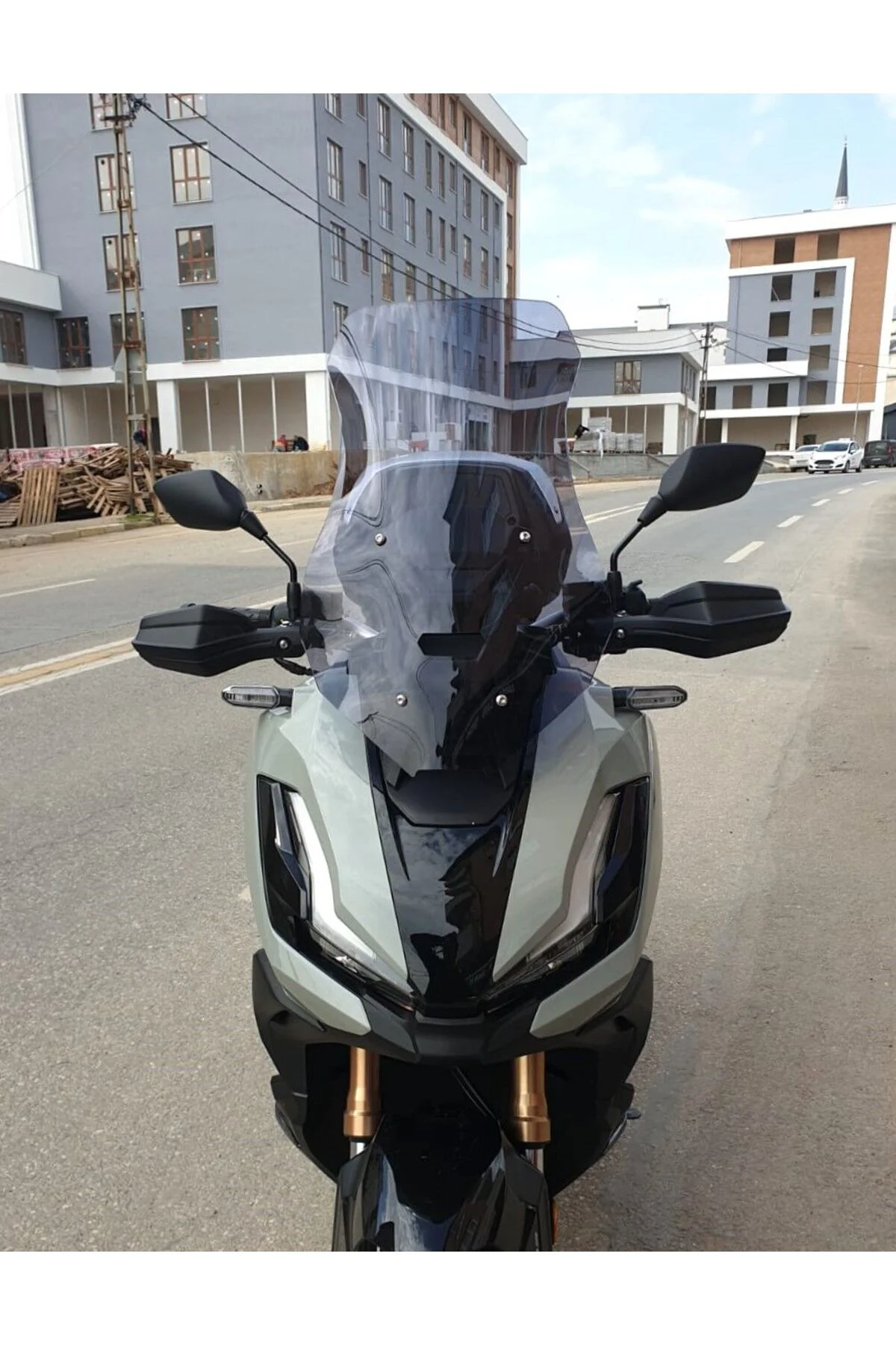 Honda Adv 350 Ön Cam 2023-2026 Model 60cm Füme Renkli 4mm ORTA BO