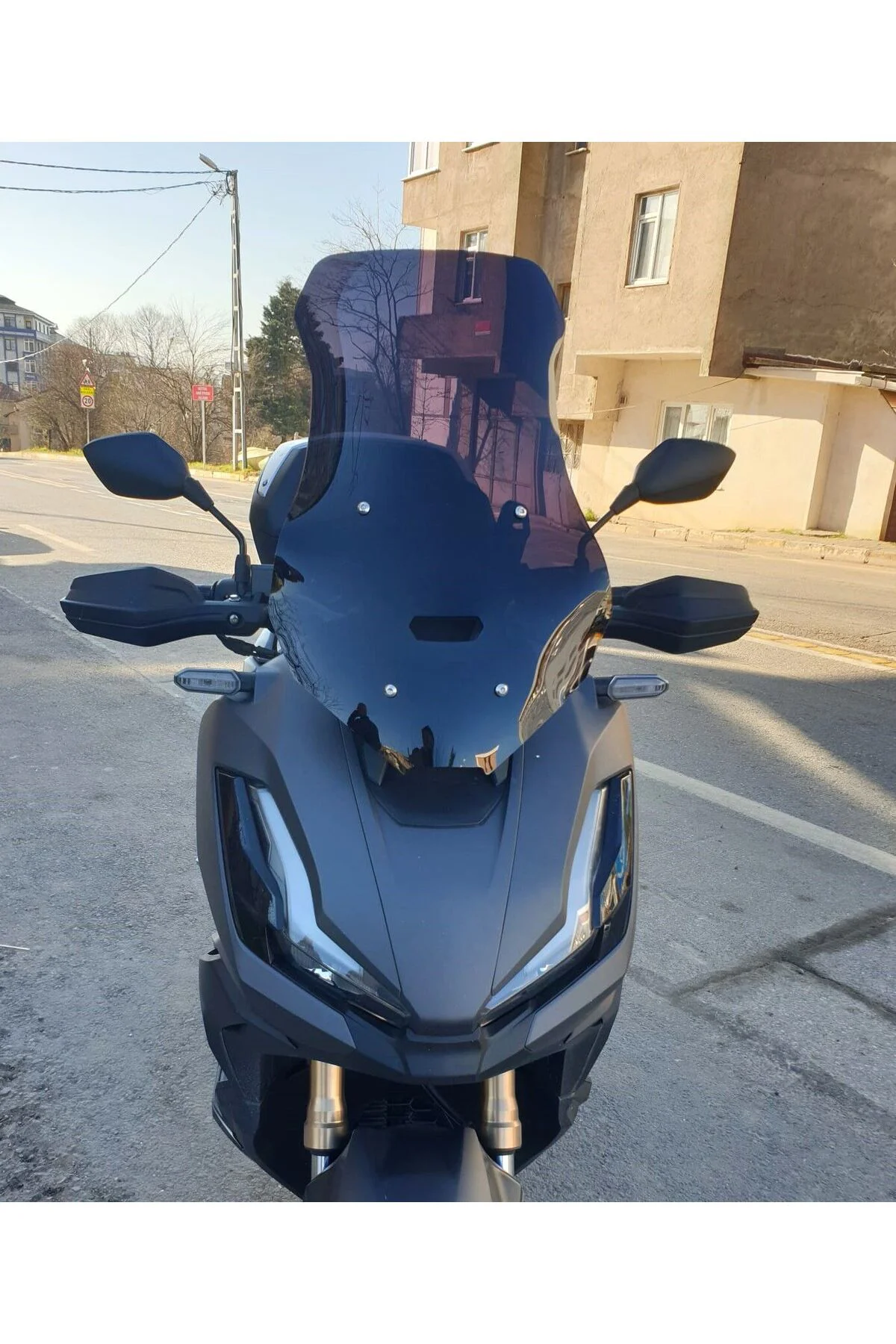 Honda Adv 350 Ön Cam 2023-2026 Model 60cm Siyah Renkli 4mm ORTA B