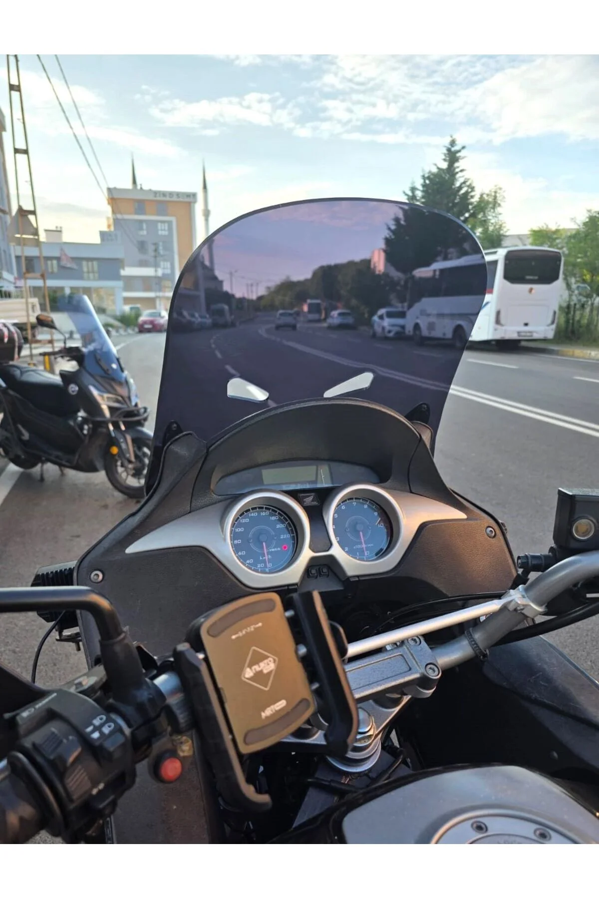 Honda CBF 1000 Ön Cam 2005-2010 Model 48cm Siyah Renkli 4mm - Görsel 4