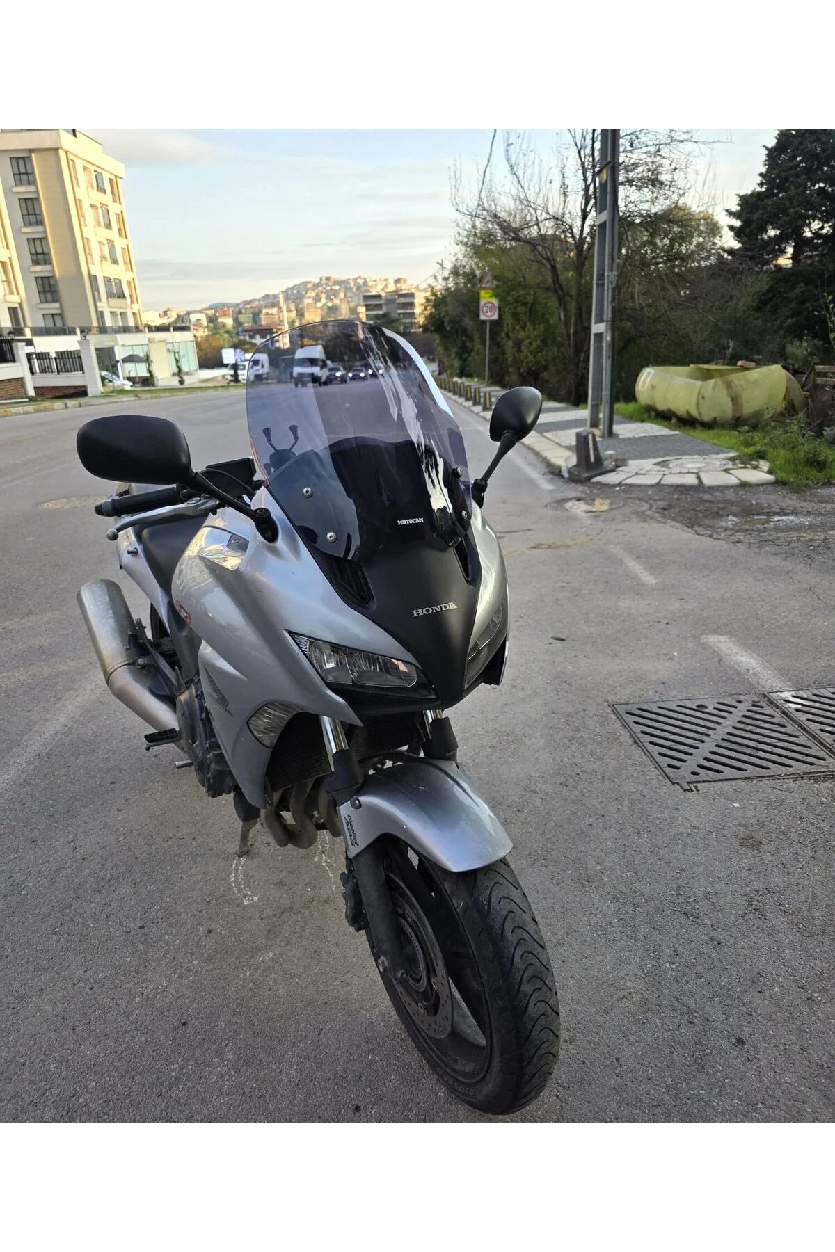 Honda CBF 1000 Ön Cam 2010-2013 Model 40cm Füme Renkli 4mm Honda CBF 1000 Ön Cam 2010-2013 Model 40cm Füme Renkli 4mm - Görsel 2