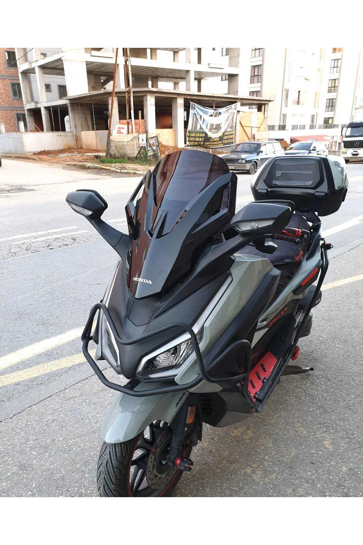 Honda Forza 250 Ön Cam 2021-2026 Model 47cm Siyah Renkli 4mm YOKT