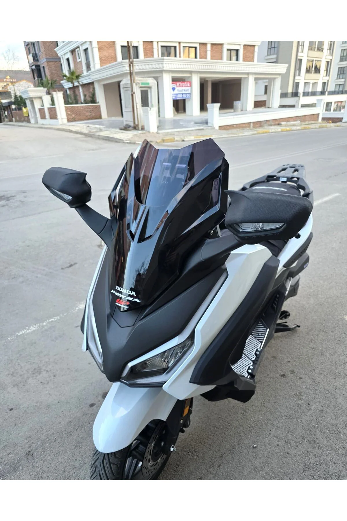 Honda Forza 250 Ön Cam 2021-2026 Model 43cm Siyah Renkli 4mm