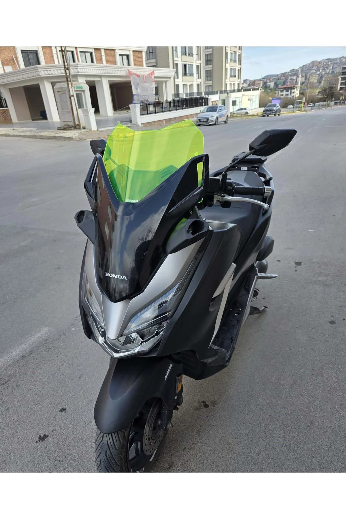 Honda Forza 250 Ön Cam 2018-2020 Model 43cm Neon Sarı Renkli 4mm