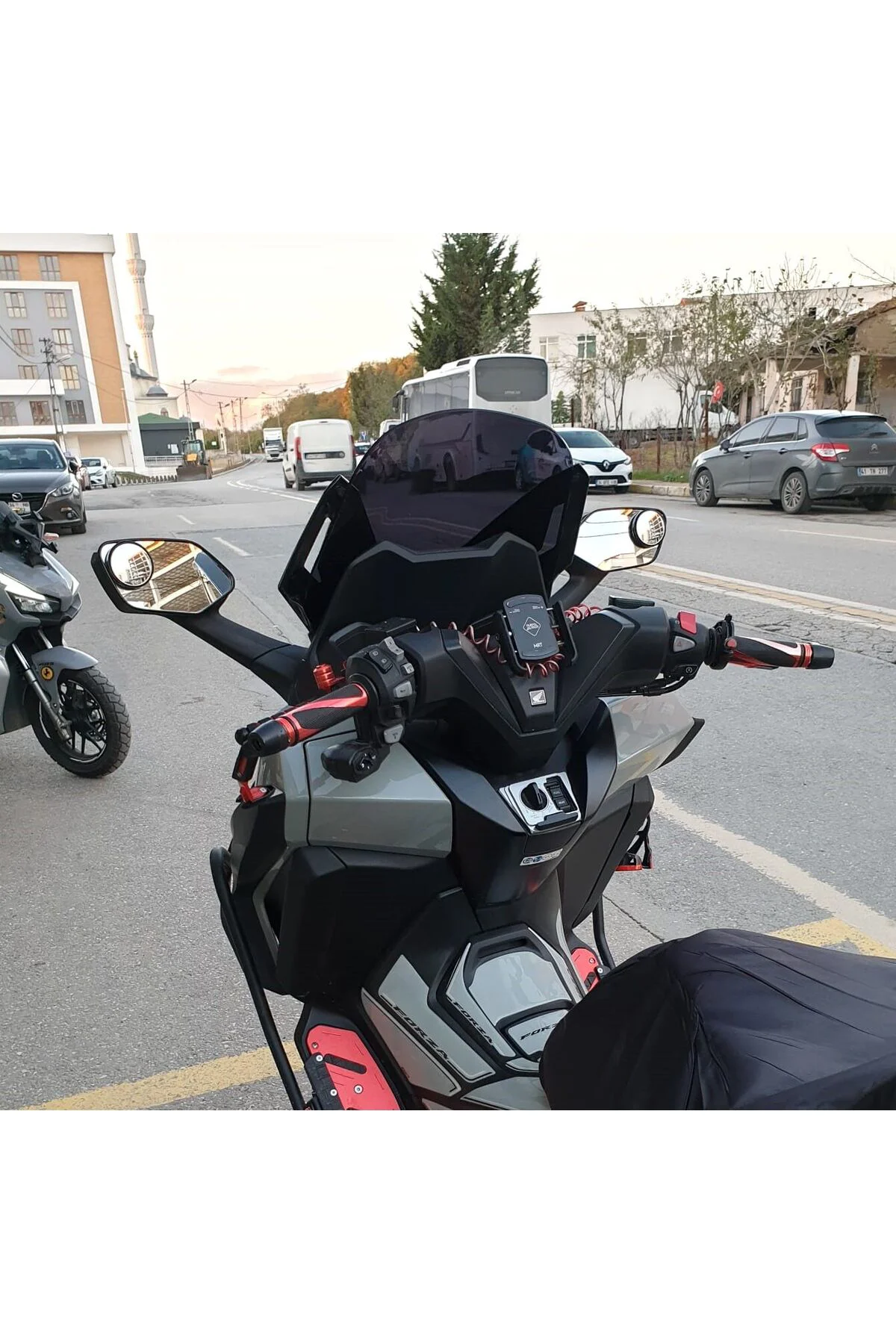 Honda Forza 250 Ön Cam 2021-2026 Model 47cm Siyah Renkli 4mm YOKT