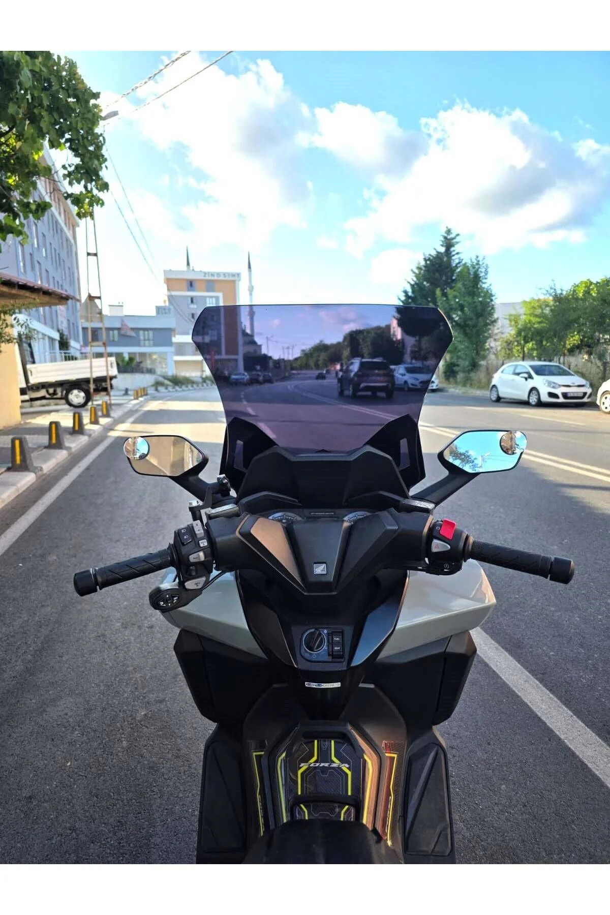 Honda Forza 250 Ön Cam 2021-2026 Model 60cm Siyah Renkli 4mm YOKT