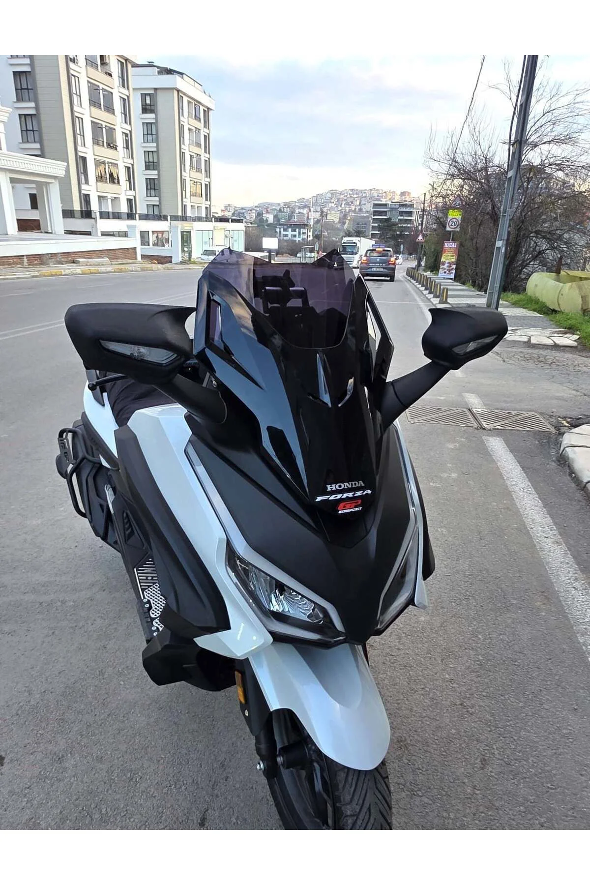 Honda Forza 250 Ön Cam 2021-2026 Model 43cm Siyah Renkli 4mm
