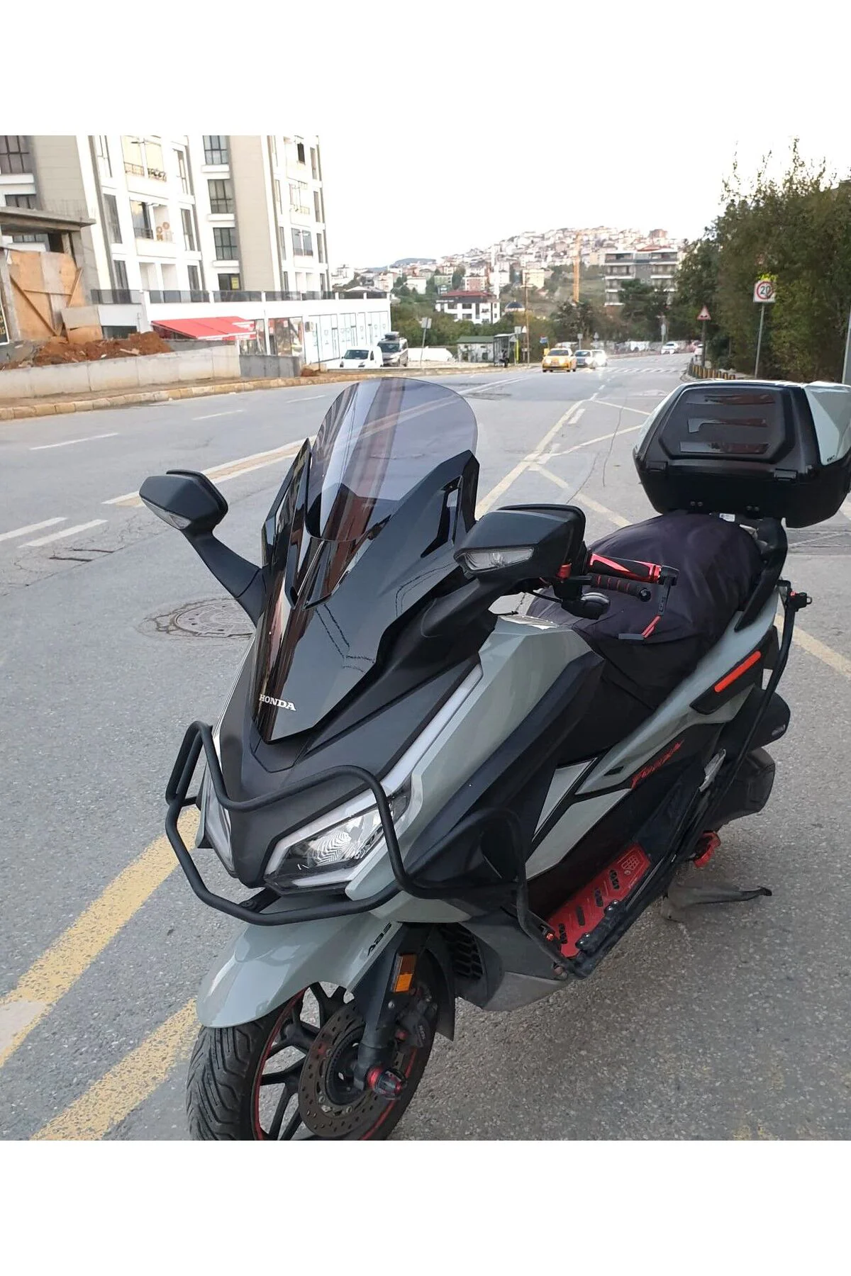 Honda Forza 250 Ön Cam 2021-2026 Model 47cm Füme Renkli 4mm UZUN