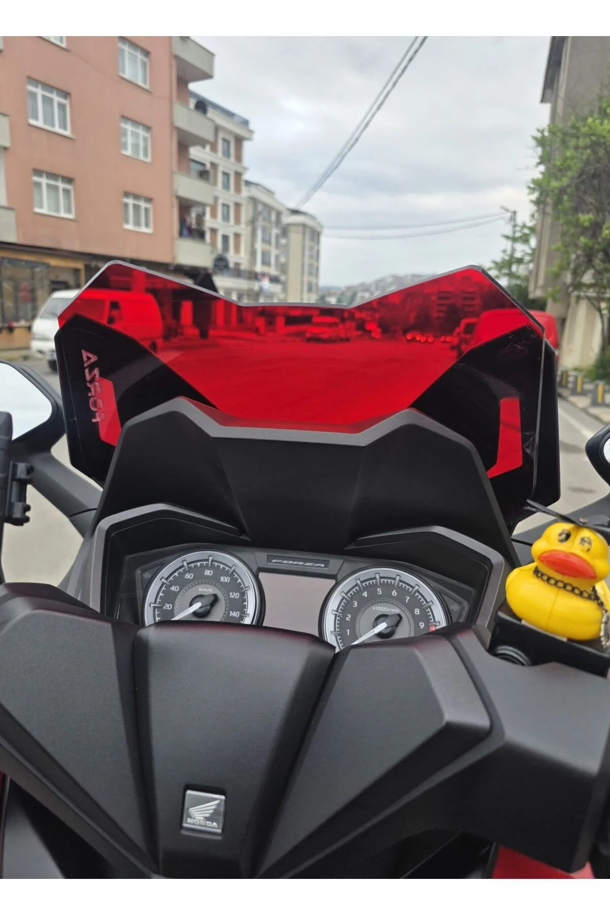 Honda Forza 250 Ön Cam 2021-2026 Model 43cm Kırmızı Renkli 4mm