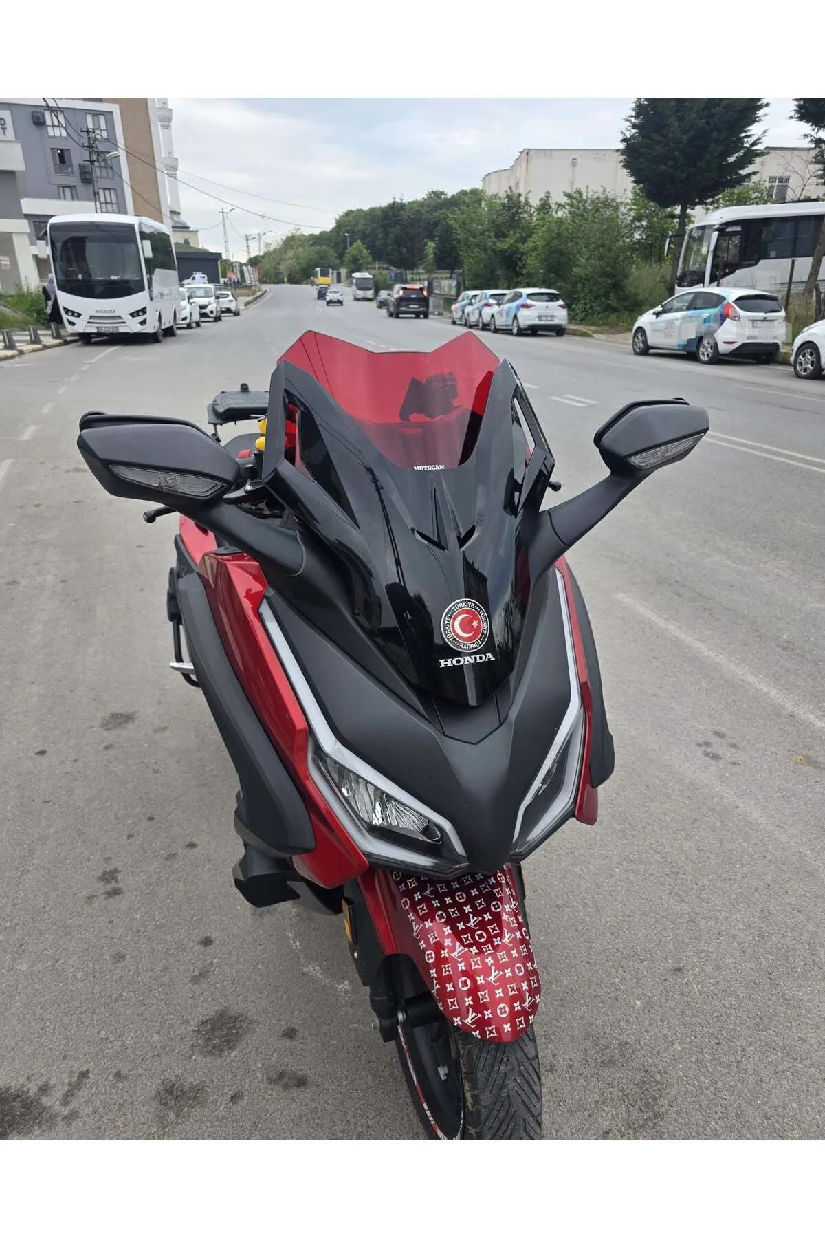 Honda Forza 250 Ön Cam 2021-2026 Model 43cm Kırmızı Renkli 4mm