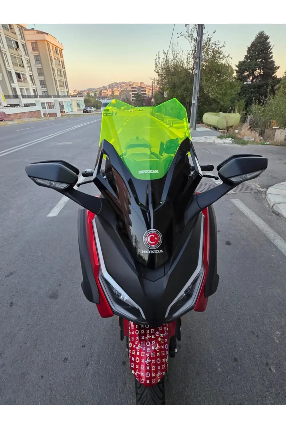 Honda Forza 250 Ön Cam 2021-2025 Model 43cm Neon Sarı Renkli 4mm