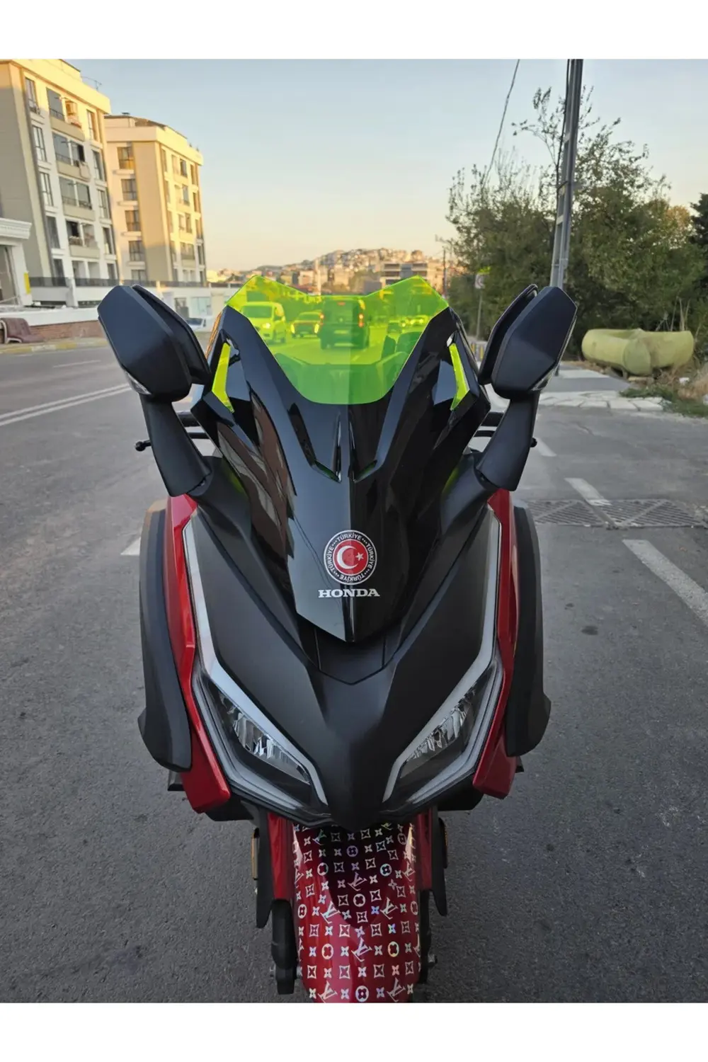 Honda Forza 250 Ön Cam 2021-2025 Model 43cm Neon Sarı Renkli 4mm