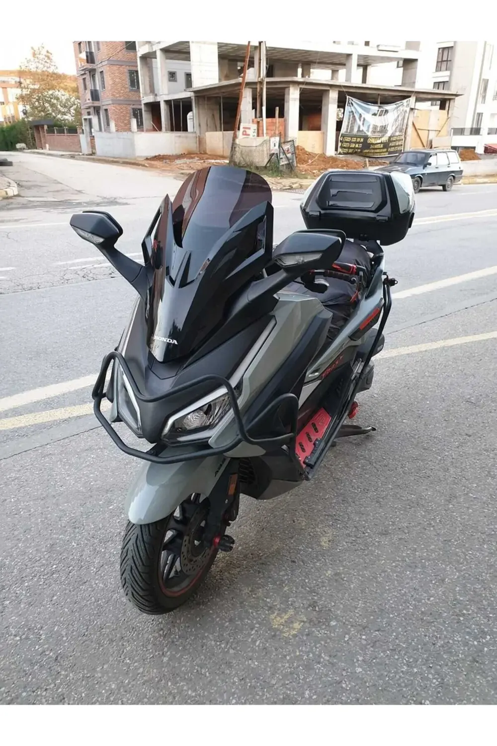 Honda Forza 250 Ön Cam 2021-2025 Model 47cm Siyah Renkli 4mm ORİJ