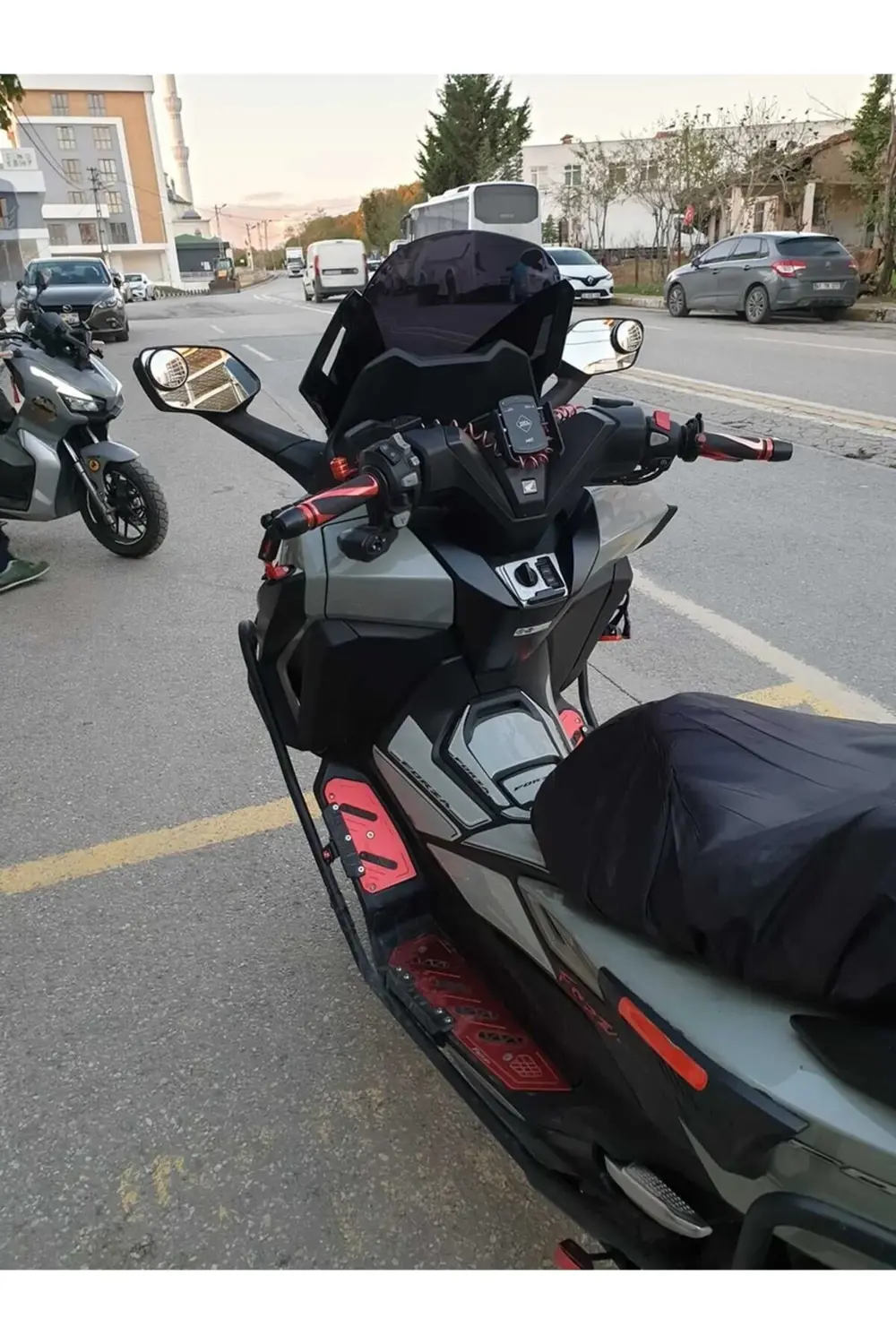 Honda Forza 250 Ön Cam 2021-2025 Model 47cm Siyah Renkli 4mm ORİJ