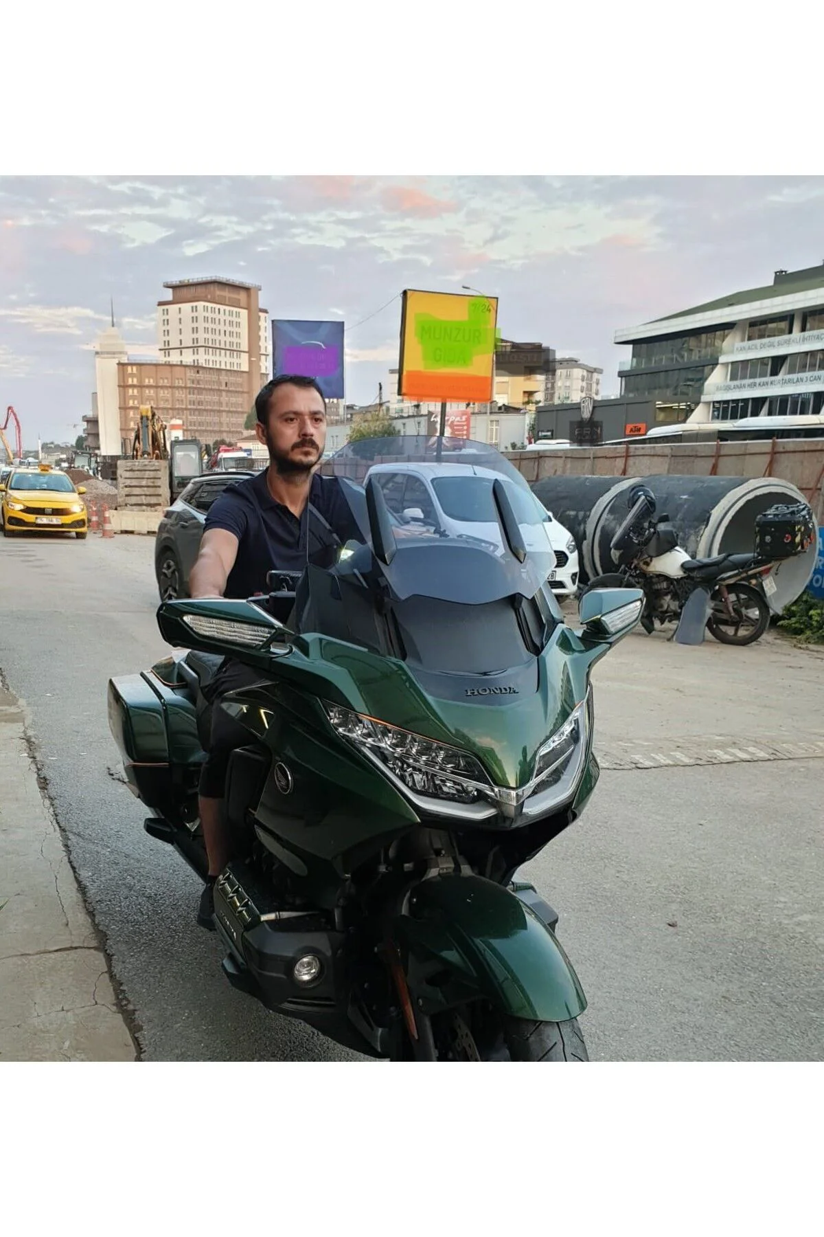 Honda Goldwing Bagger Ön Cam 2018-2023 Model 38cm Füme Renkli 4mm ORTA BOYLU