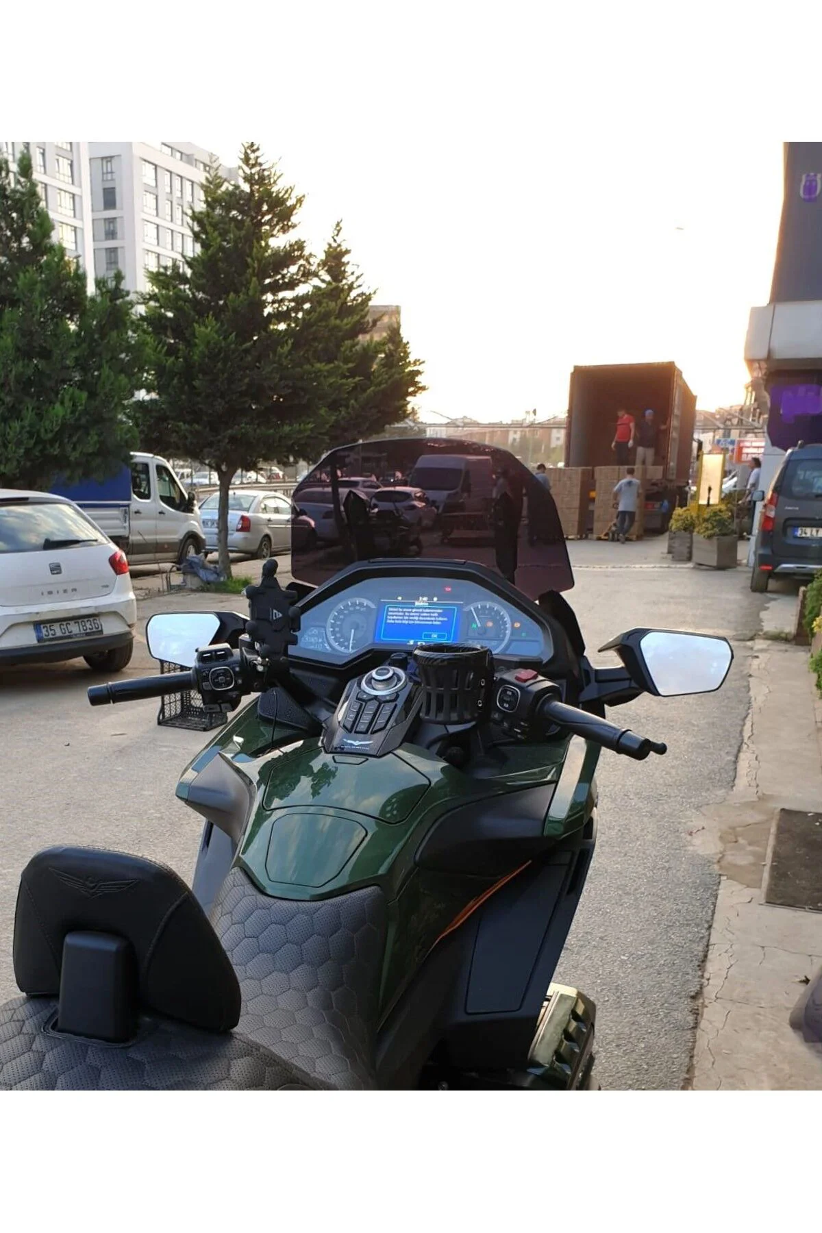 Honda Goldwing Bagger Ön Cam 2018-2023 Model 38cm Siyah Renkli 4mm ORTA BOYLU
