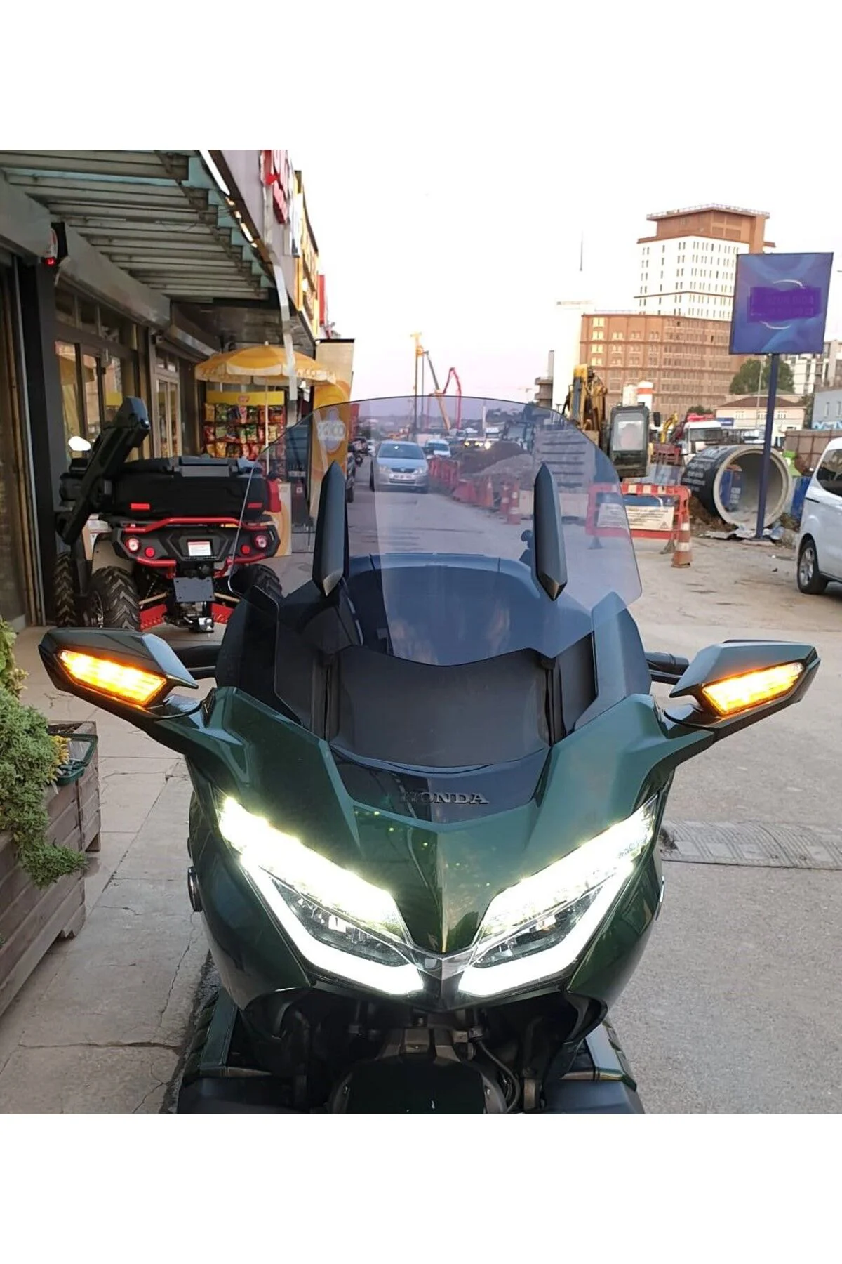 Honda Goldwing Bagger Ön Cam 2018-2023 Model 38cm Füme Renkli 4mm ORTA BOYLU