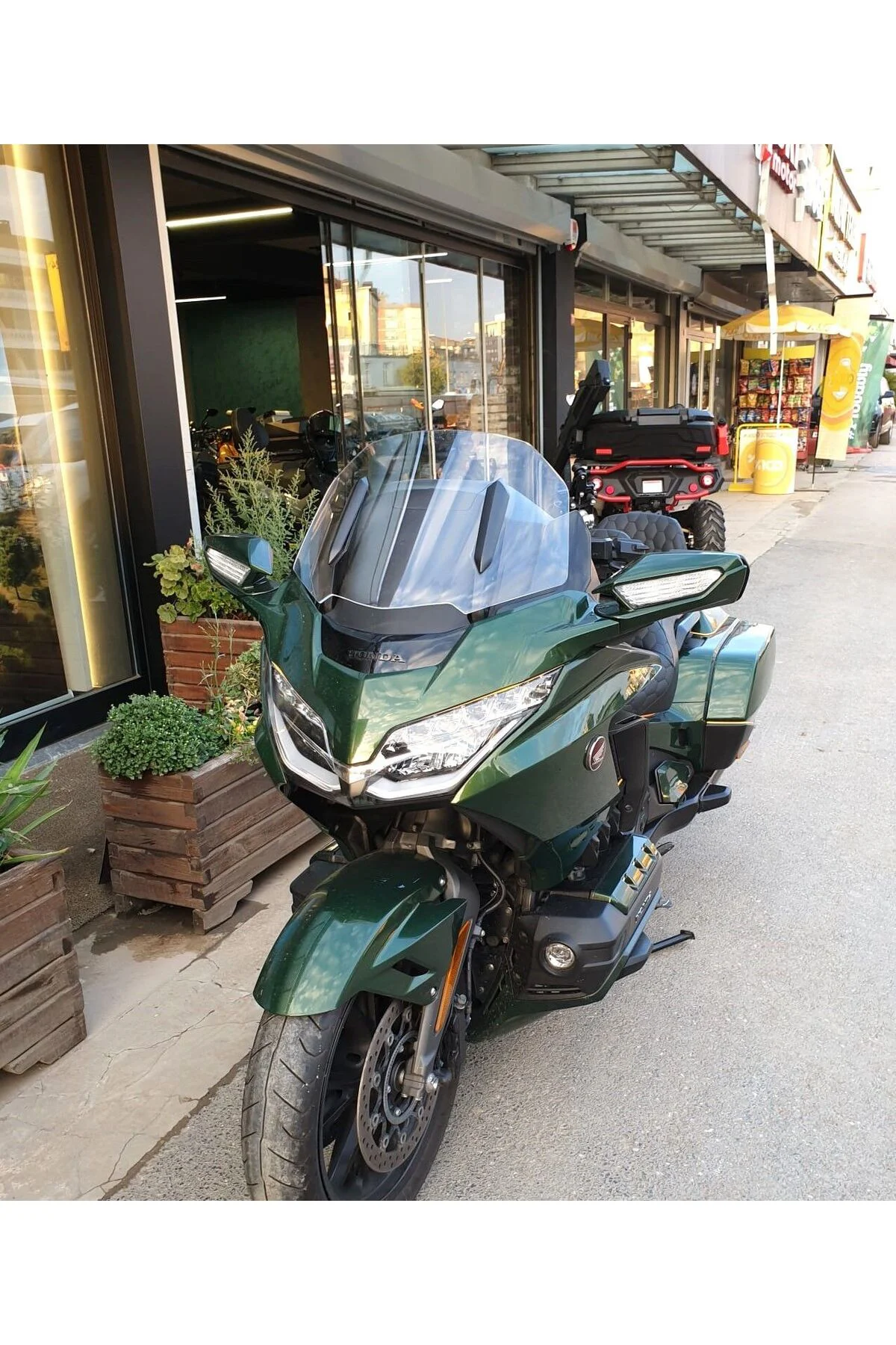 Honda Goldwing Bagger Ön Cam 2018-2023 Model 38cm Şeffaf Renkli 4mm ORTA BOYLU