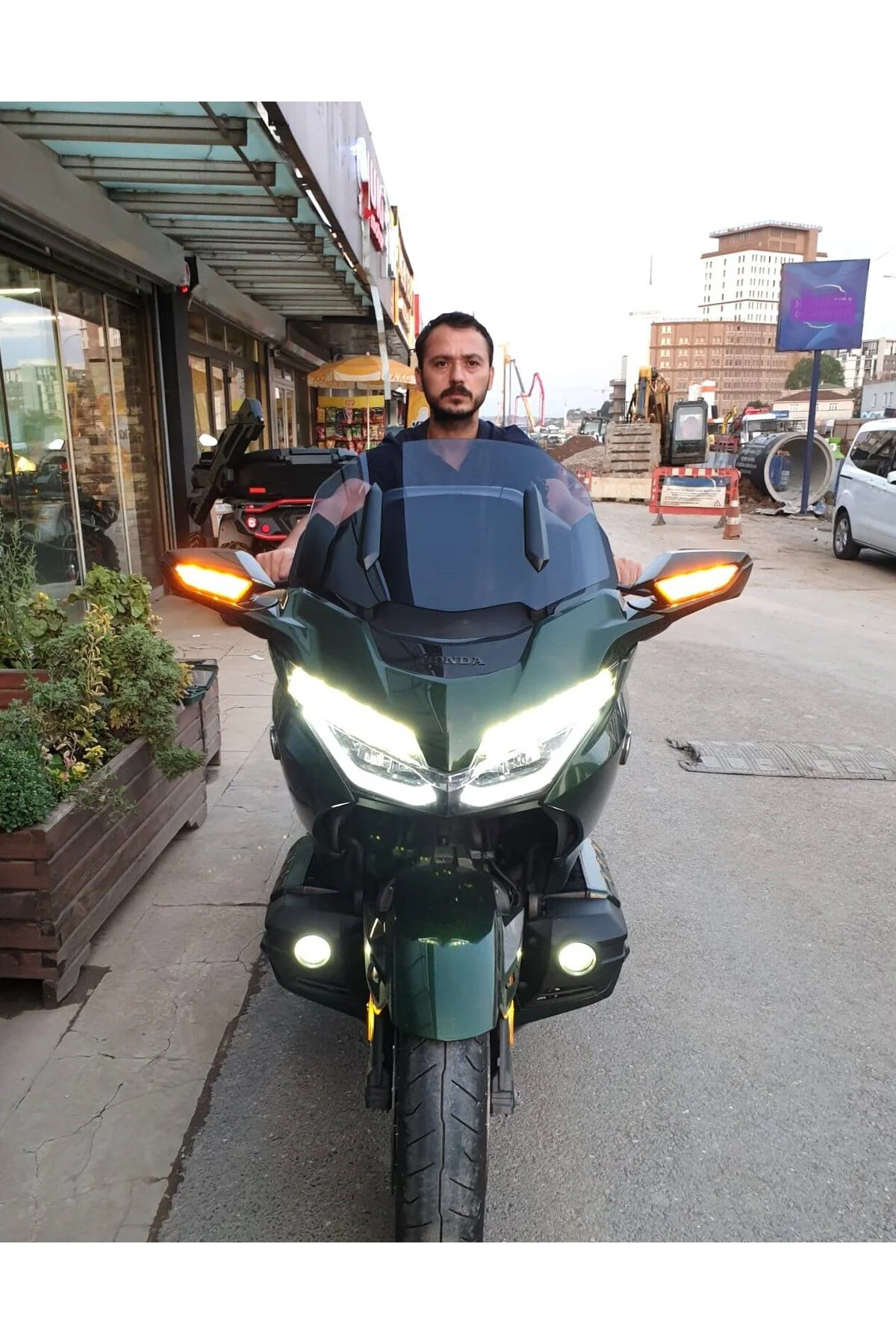 Honda Goldwing Bagger Ön Cam 2018-2023 Model 38cm Füme Renkli 4mm ORTA BOYLU
