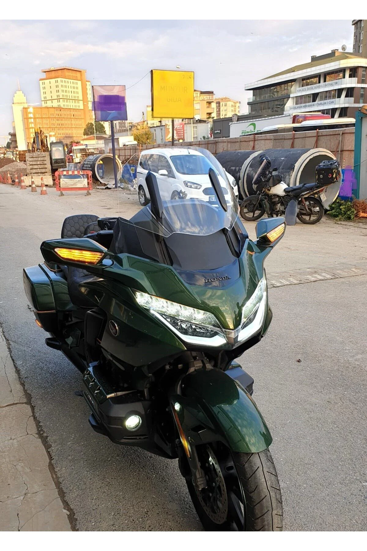 Honda Goldwing Bagger Ön Cam 2018-2023 Model 38cm Şeffaf Renkli 4mm ORTA BOYLU