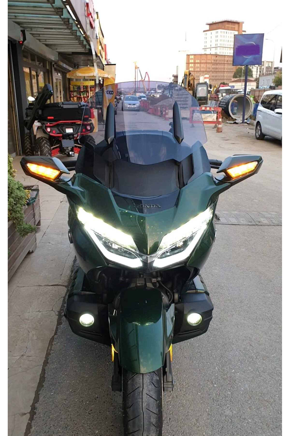 Honda Goldwing Bagger Ön Cam 2018-2023 Model 38cm Füme Renkli 4mm ORTA BOYLU