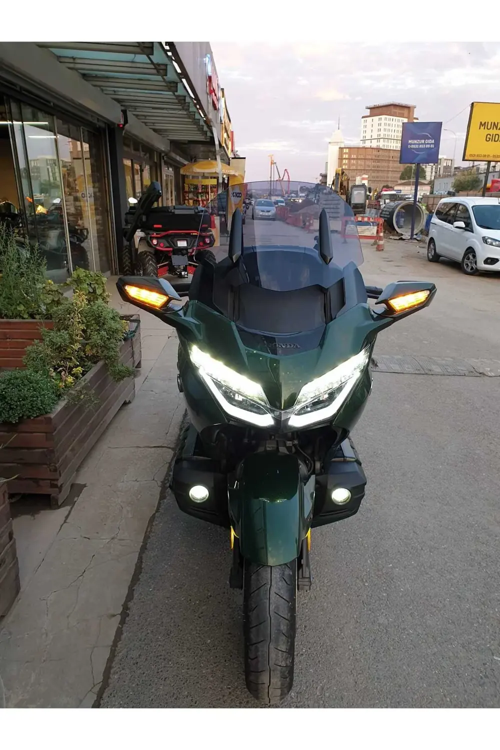Honda Goldwing Bagger Ön Cam 2018 2023 Model 65cm Açıkfüme Renkli