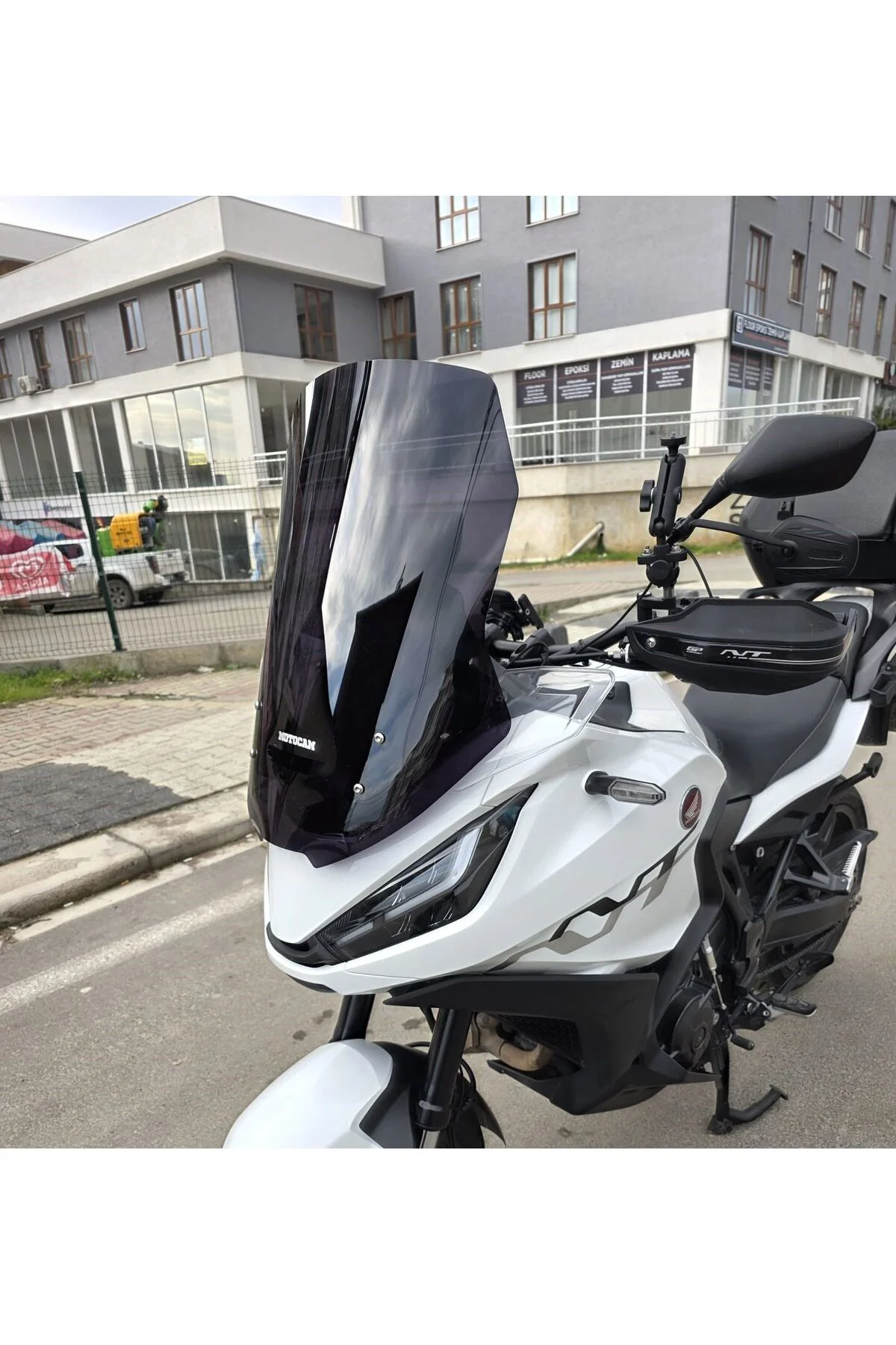 Honda NT 1100 Ön Cam 2021-2024 Model 59cm Siyah Renkli 4mm YOKTUR