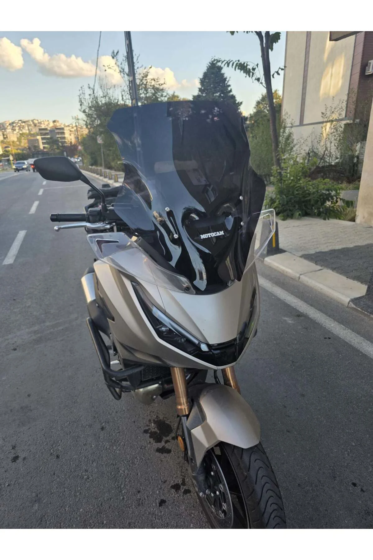 Honda NT 1100 Ön Cam 2025-2026 Model 61cm Siyah Renkli 4mm YOKTUR