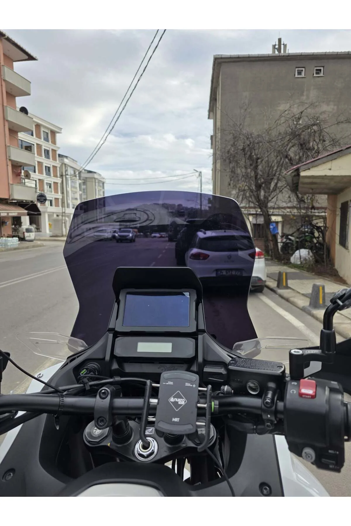 Honda NT 1100 Ön Cam 2021-2024 Model 59cm Siyah Renkli 4mm YOKTUR