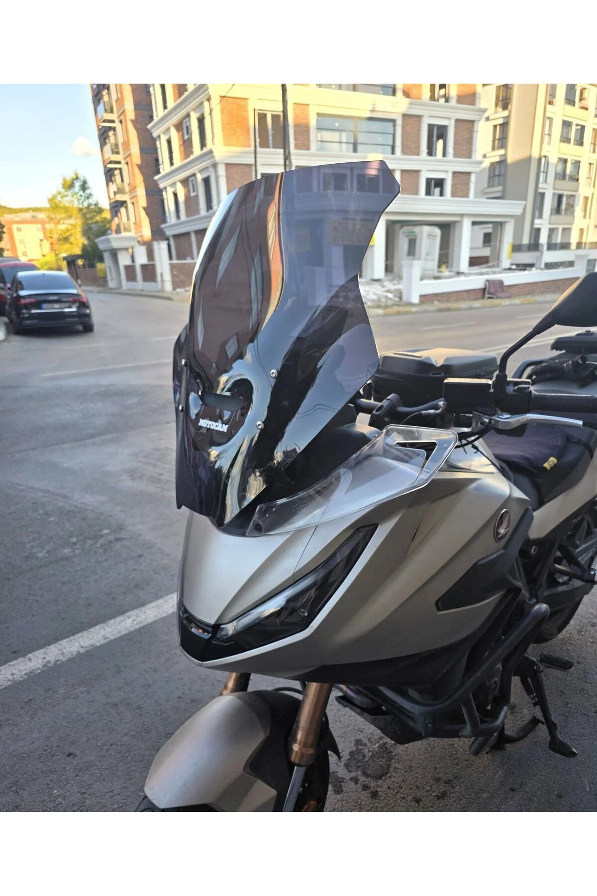 Honda NT 1100 Ön Cam 2025-2026 Model 61cm Siyah Renkli 4mm YOKTUR