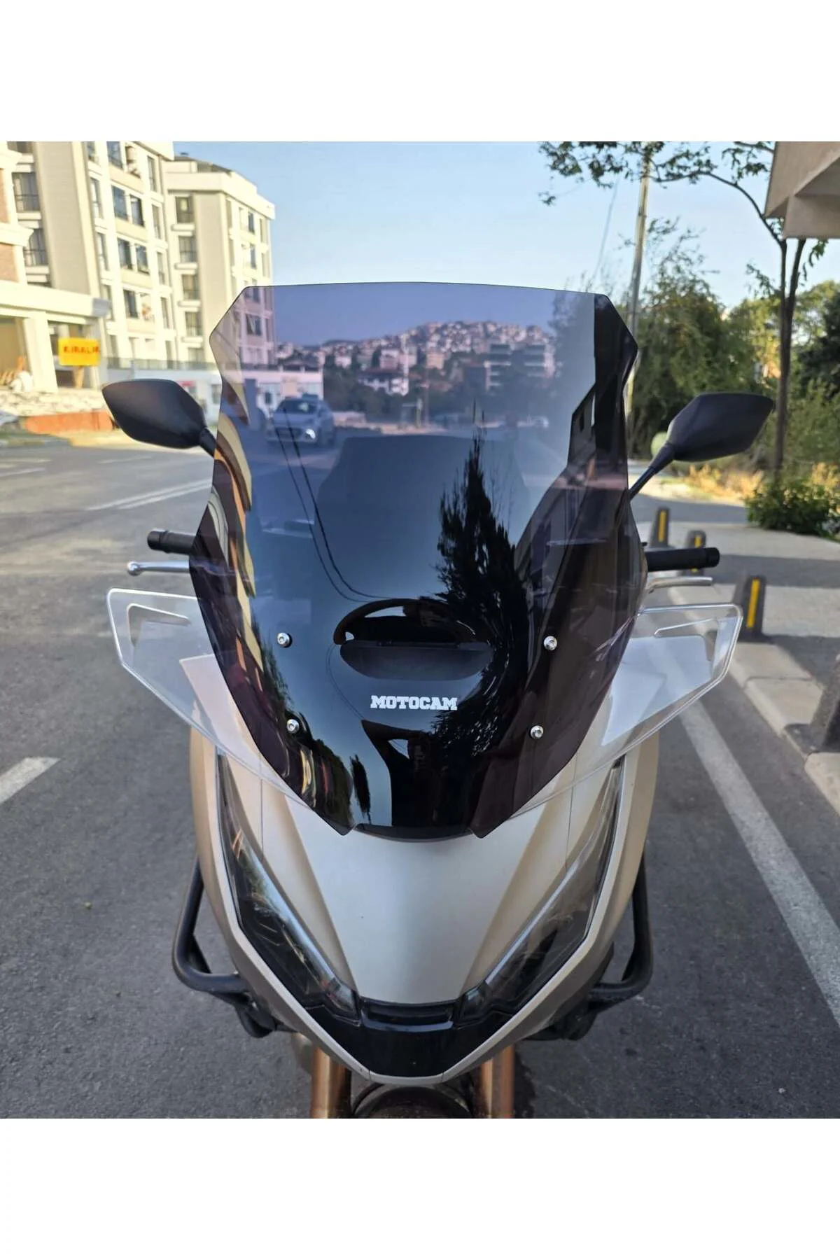 Honda NT 1100 Ön Cam 2025-2026 Model 61cm Siyah Renkli 4mm YOKTUR