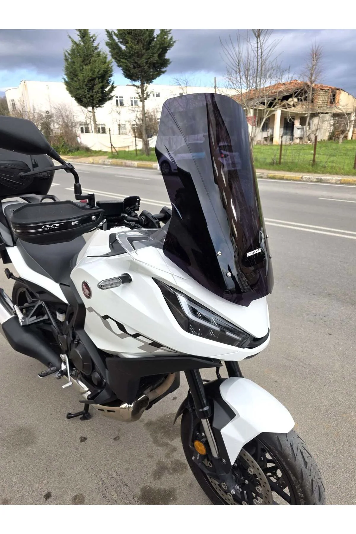 Honda NT 1100 Ön Cam 2021-2024 Model 59cm Siyah Renkli 4mm YOKTUR