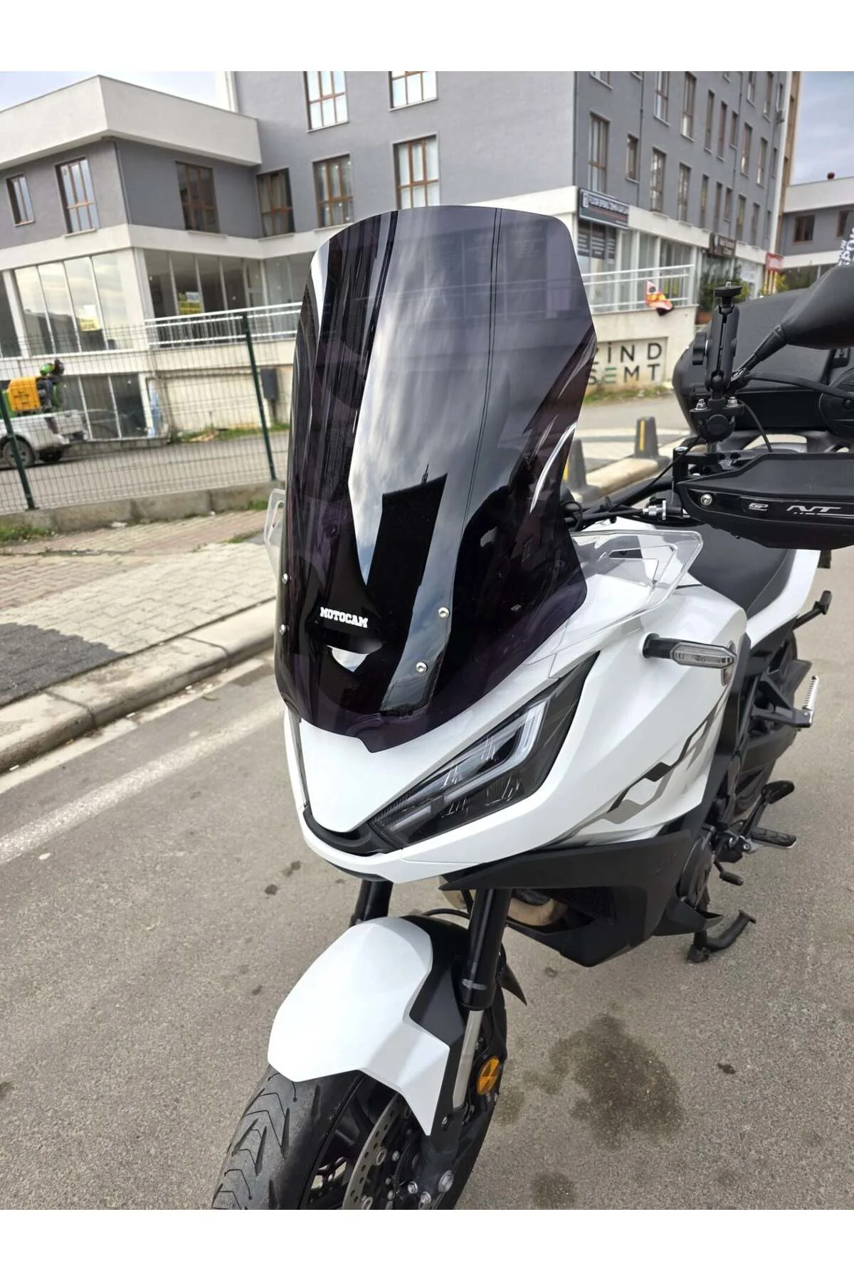 Honda NT 1100 Ön Cam 2021-2024 Model 59cm Siyah Renkli 4mm YOKTUR