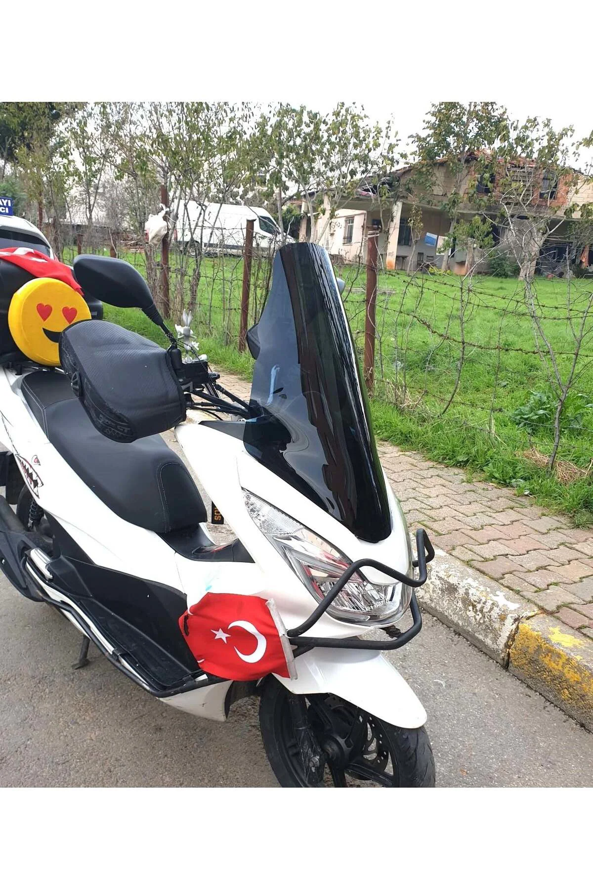 Honda PCX Ön Cam 2014-2017 Model 65cm Siyah Renkli 4mm ORTA BOYLU