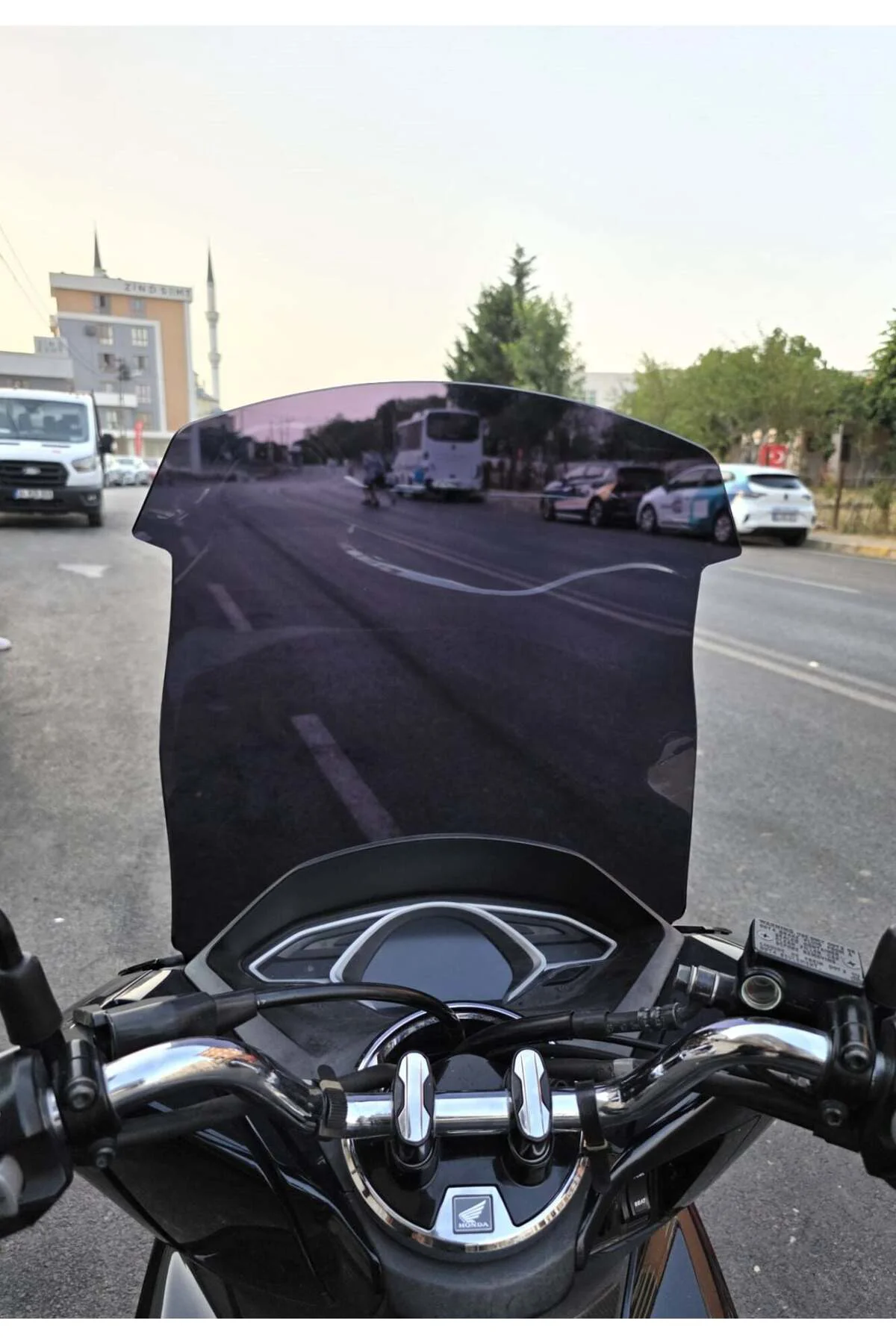 Honda PCX Ön Cam 2018-2020 Model 65cm Siyah Renkli 4mm ORTA BOYLU