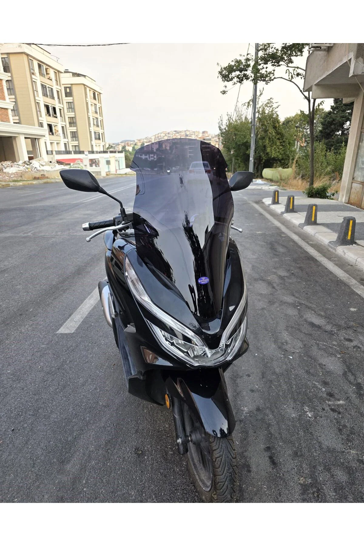 Honda PCX Ön Cam 2018-2020 Model 65cm Siyah Renkli 4mm ORTA BOYLU
