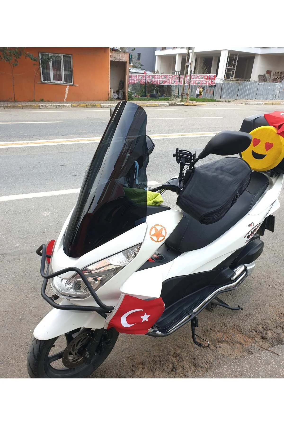 Honda PCX Ön Cam 2014-2017 Model 65cm Siyah Renkli 4mm ORTA BOYLU