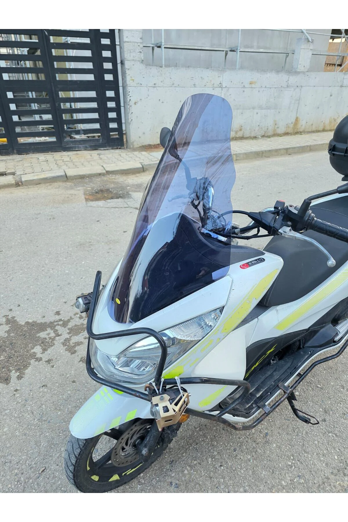 Honda PCX Ön Cam 2014-2017 Model 65cm Füme Renkli 4mm ORTA BOYLU