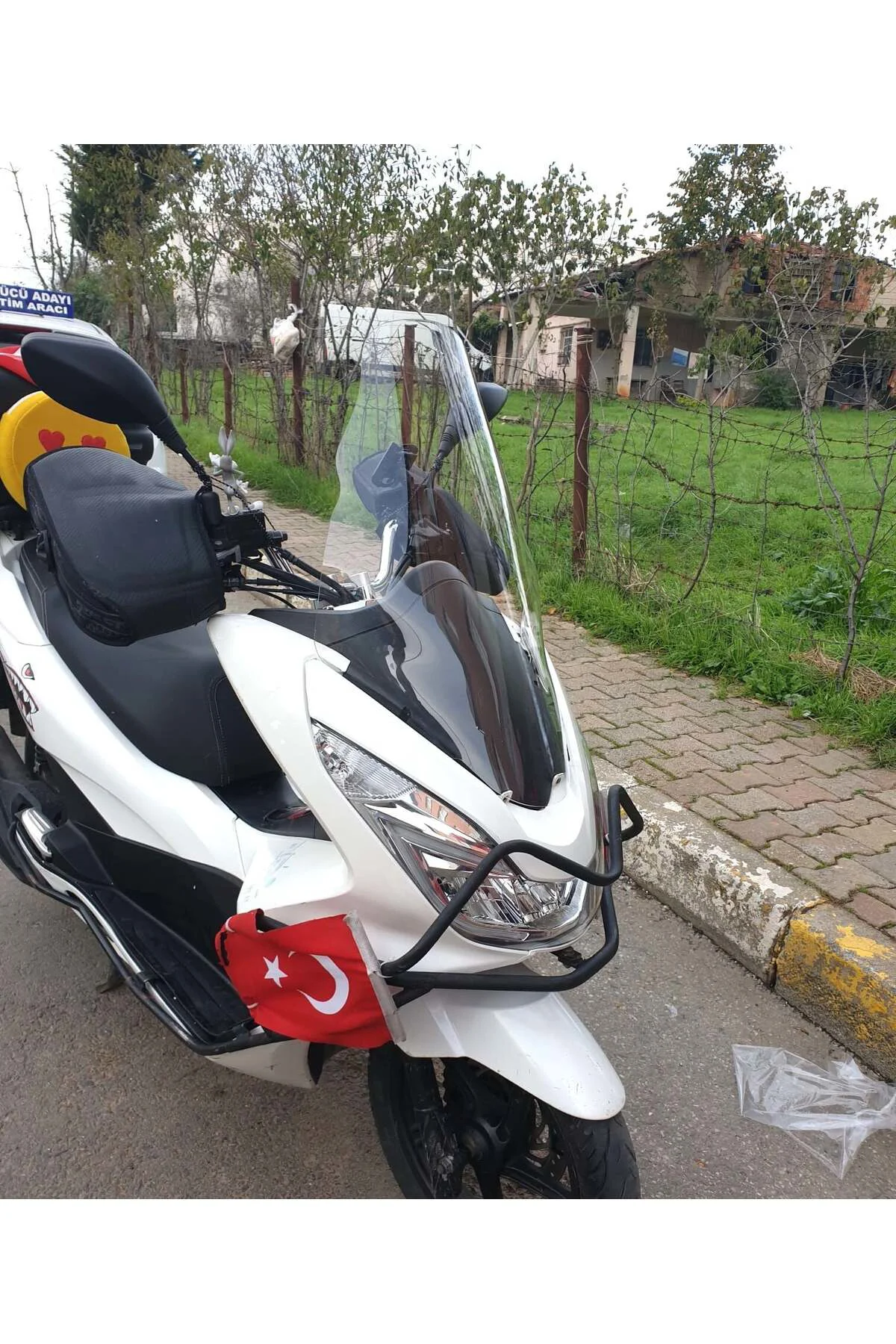 Honda PCX Ön Cam 2014-2017 Model 65cm Şeffaf Renkli 4mm ORTA BOYL