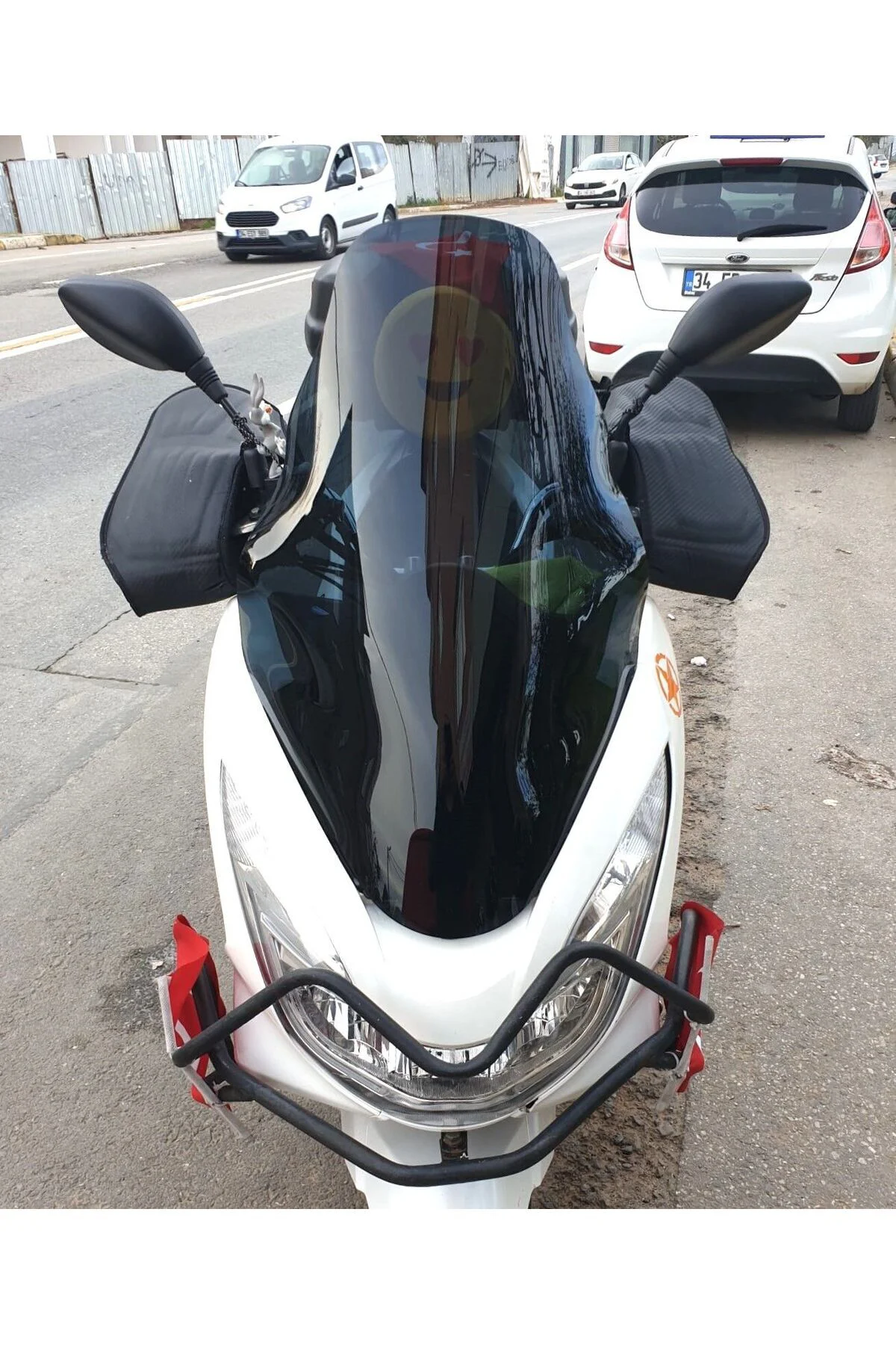 Honda PCX Ön Cam 2014-2017 Model 65cm Siyah Renkli 4mm ORTA BOYLU