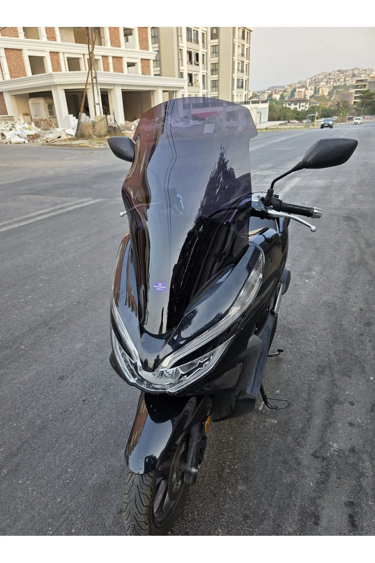 Honda PCX Ön Cam 2018-2020 Model 65cm Siyah Renkli 4mm ORTA BOYLU