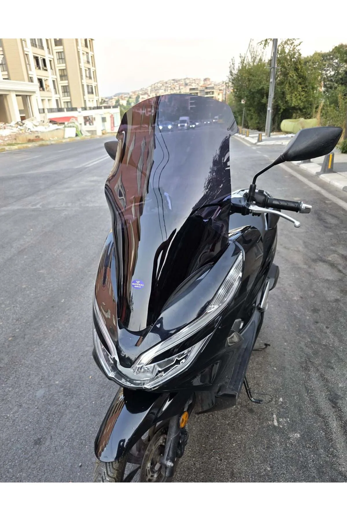 Honda PCX Ön Cam 2018-2020 Model 65cm Siyah Renkli 4mm ORTA BOYLU