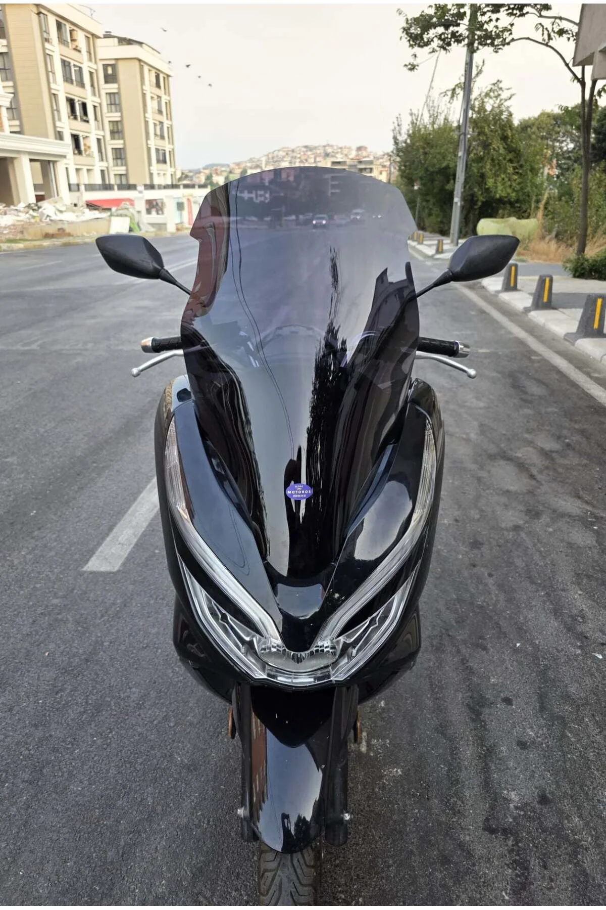 Honda PCX Ön Cam 2018-2020 Model 65cm Siyah Renkli 4mm ORTA BOYLU