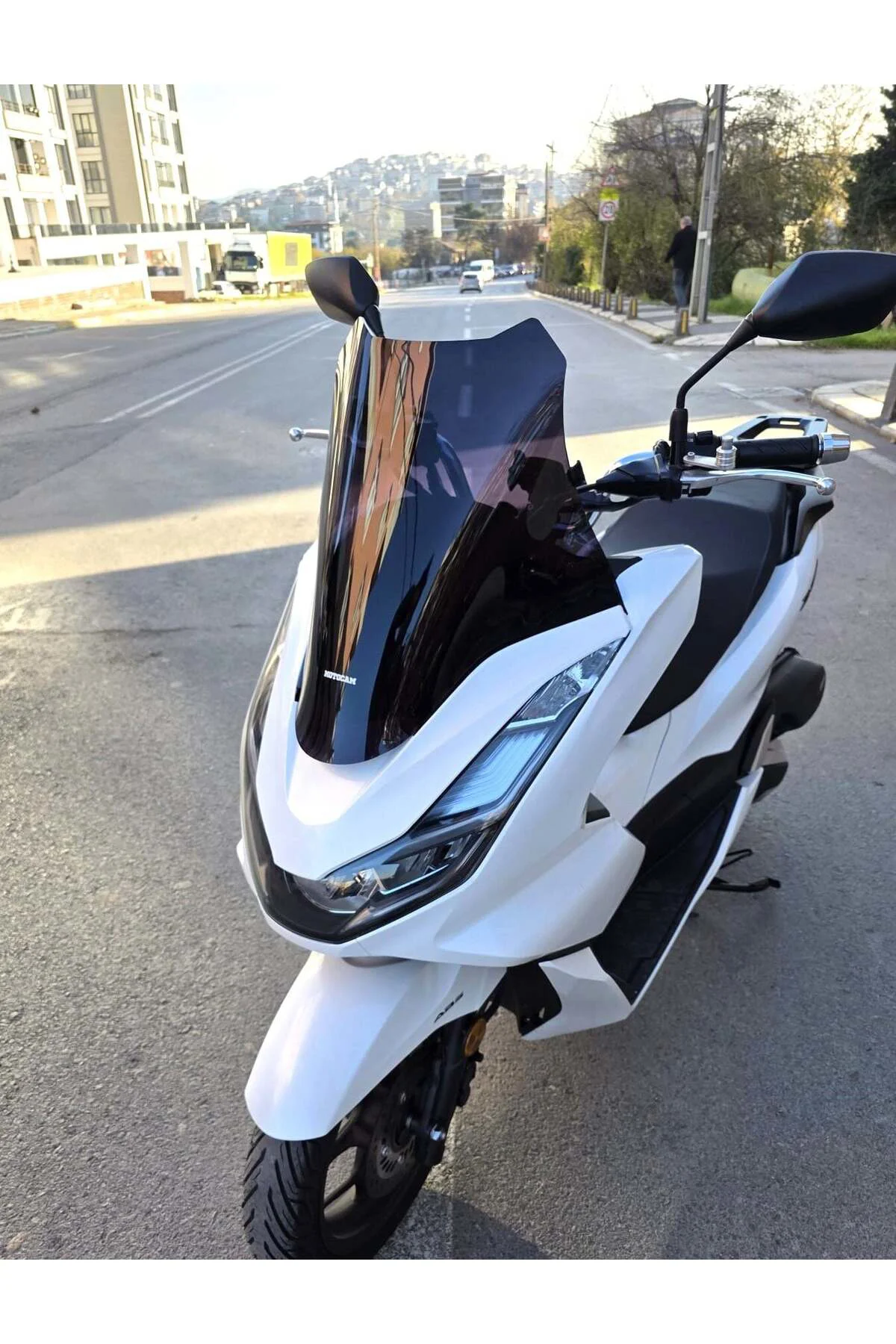 Honda PCX Ön Cam 2021-2024 Model 47cm Siyah Renkli 4mm SPORTİF